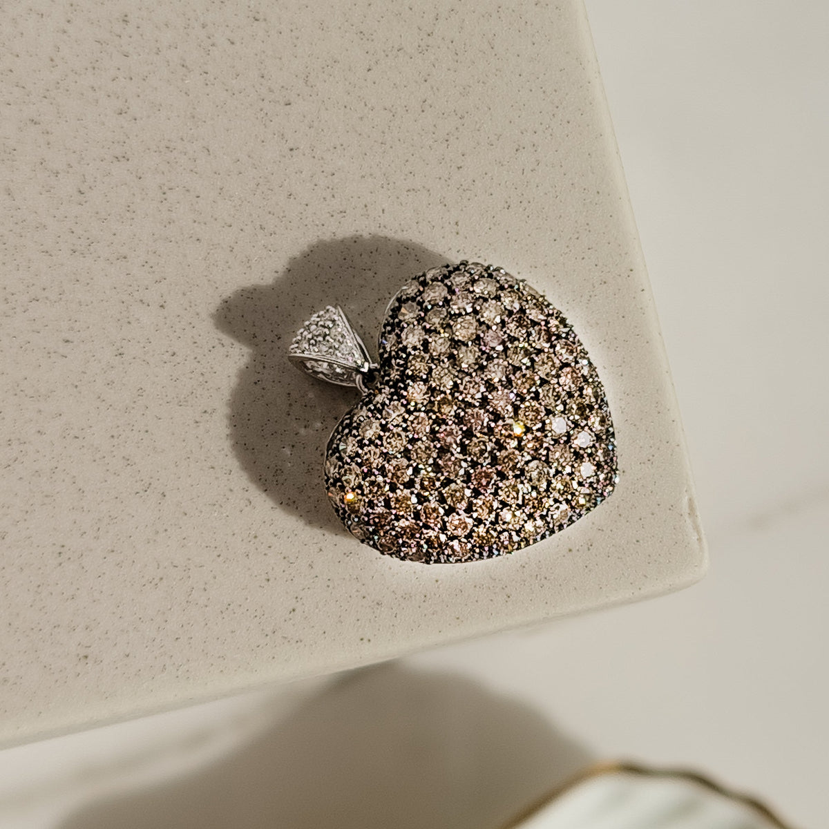 Herzförmiger Anhänger in 585er Gold mit Diamanten - Honey Jewelry