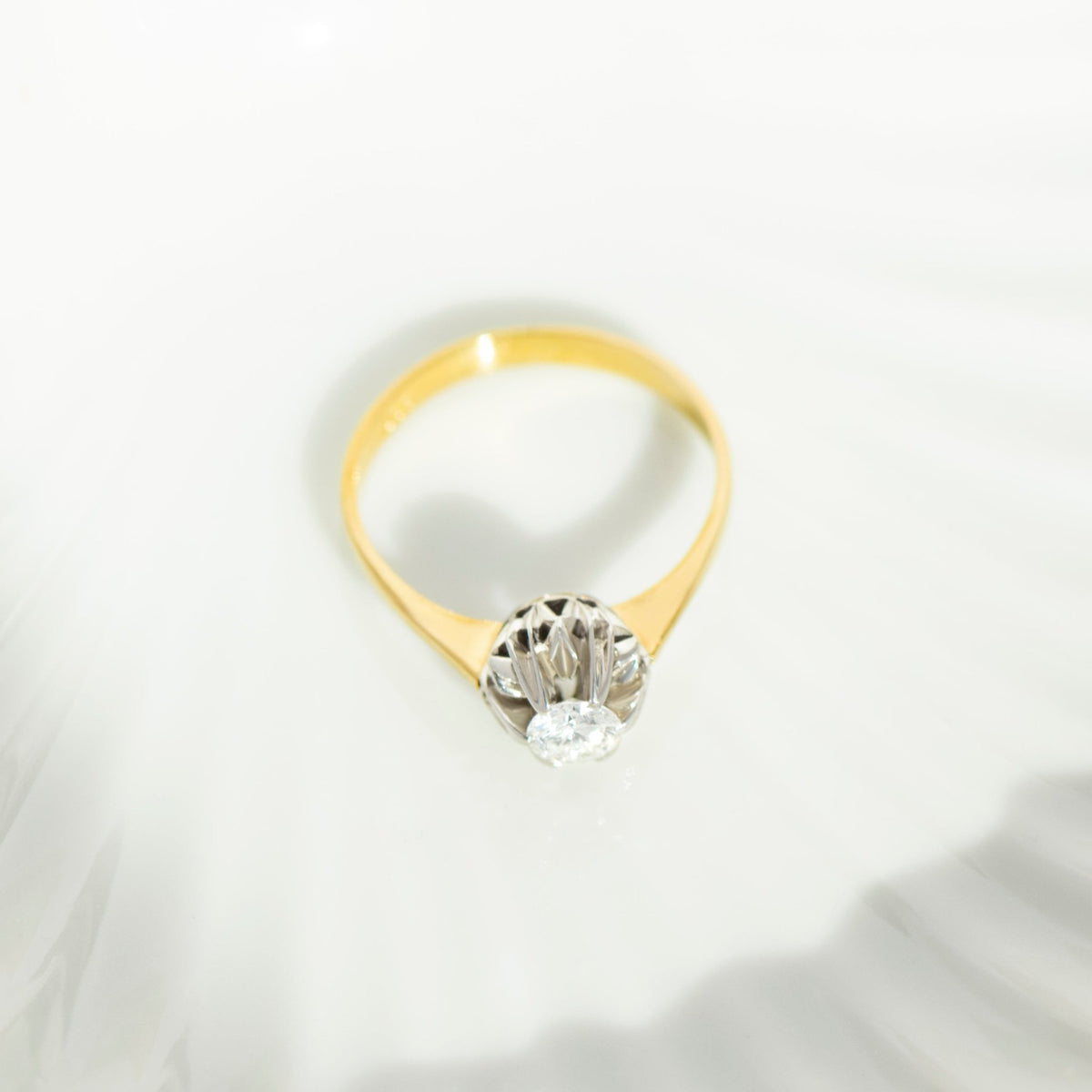 Hoher Solitärring aus Gelbgold mit 0,50 ct Diamant - Honey Jewelry