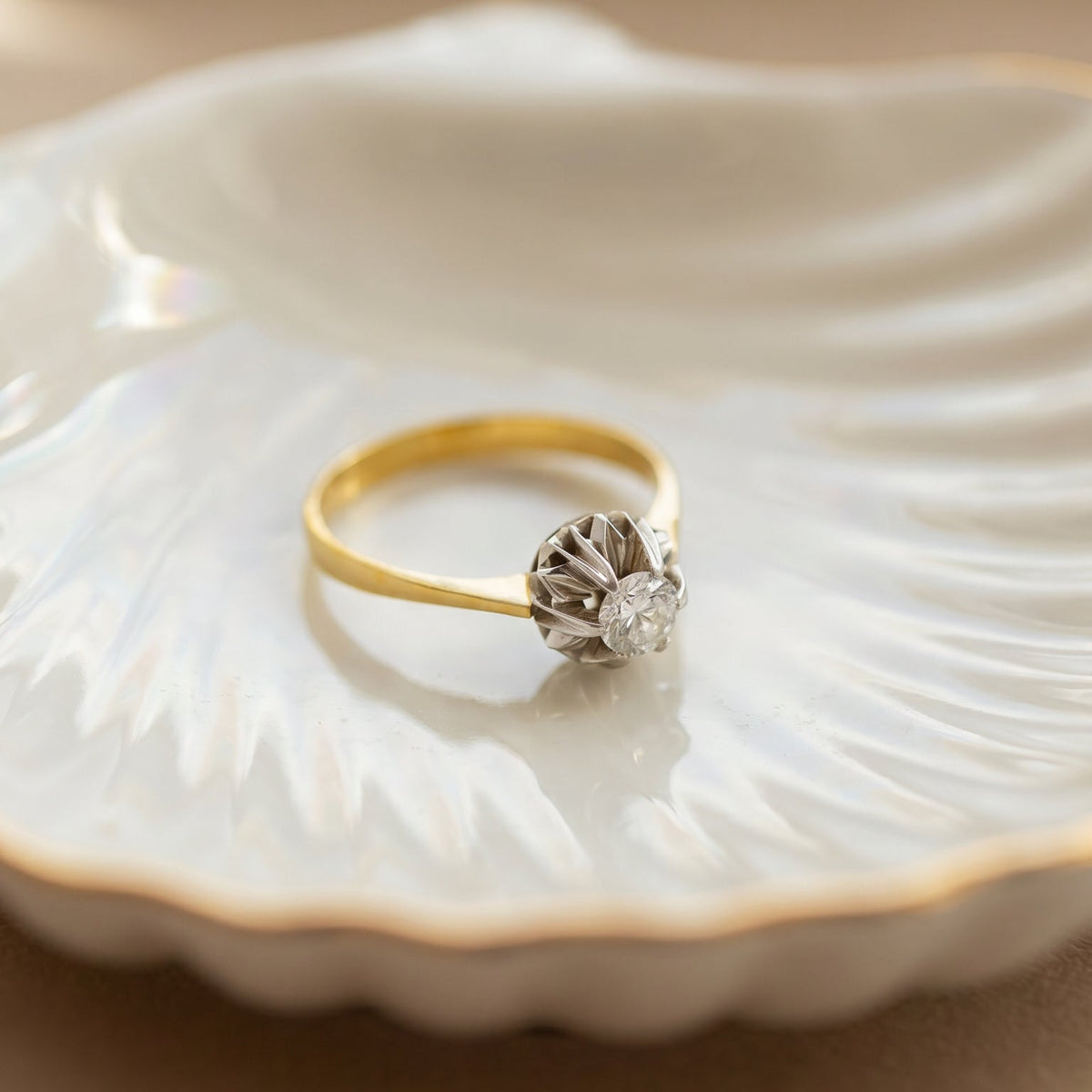 Hoher Solitärring aus Gelbgold mit 0,50 ct Diamant - Honey Jewelry