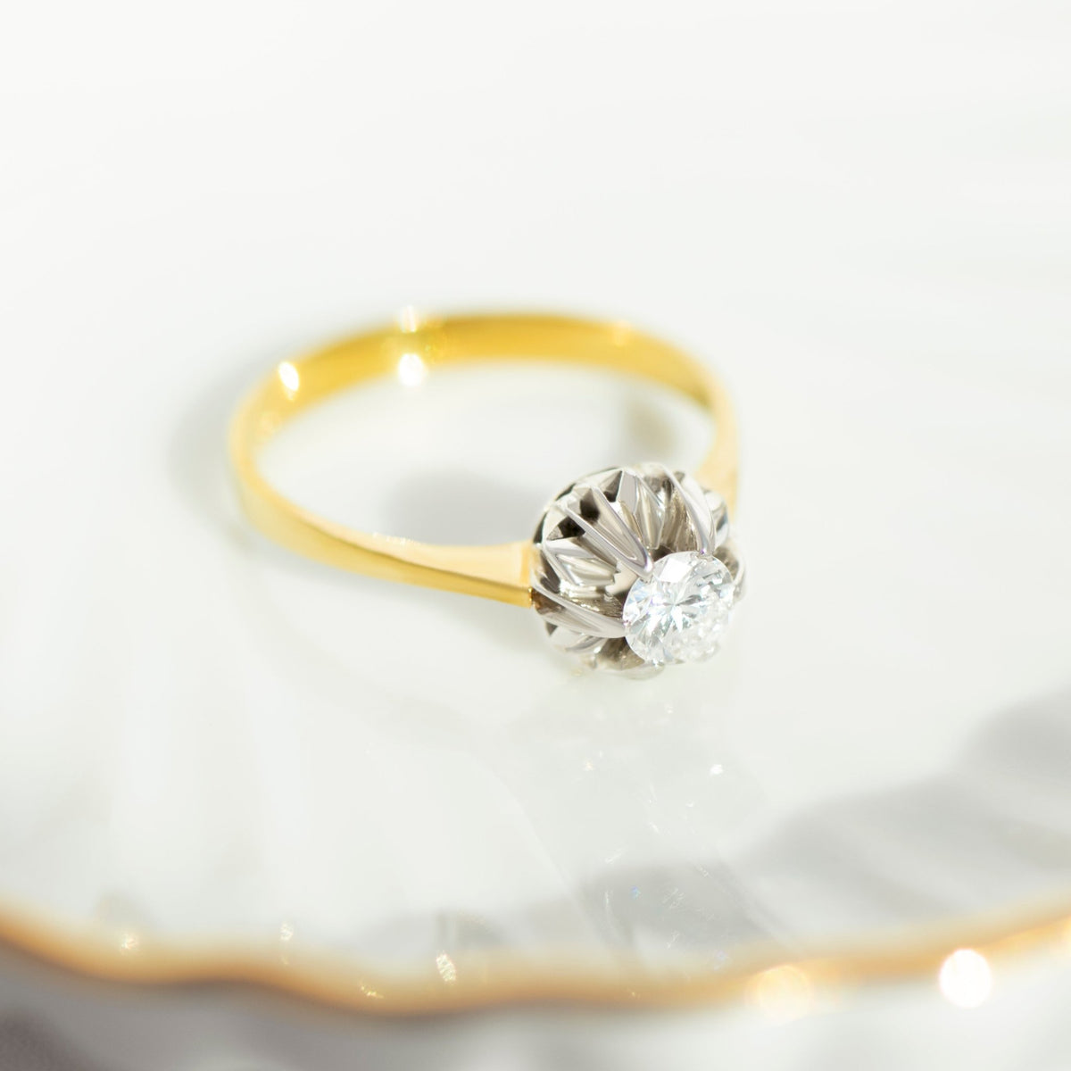 Hoher Solitärring aus Gelbgold mit 0,50 ct Diamant - Honey Jewelry