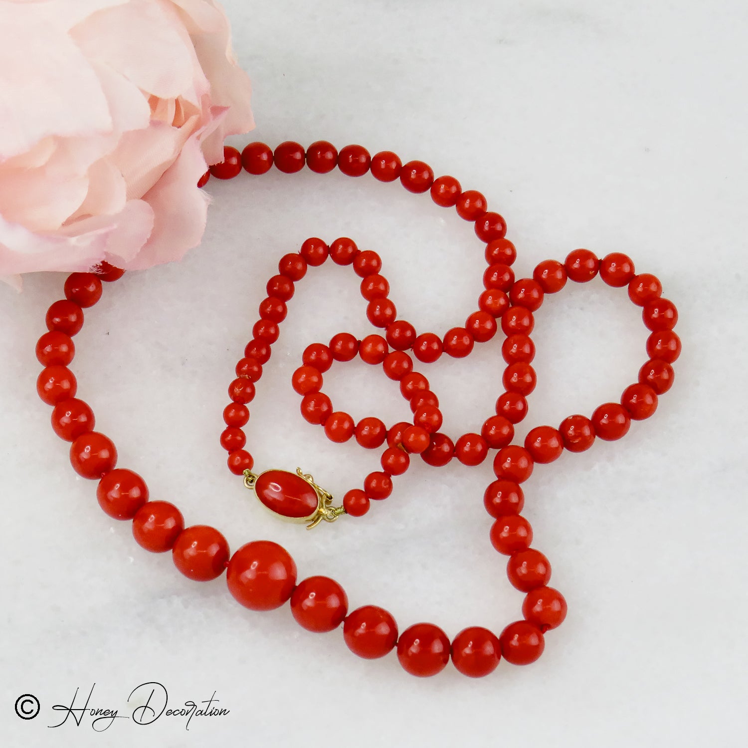 Coral chain with luxurious 18 karat gold closure