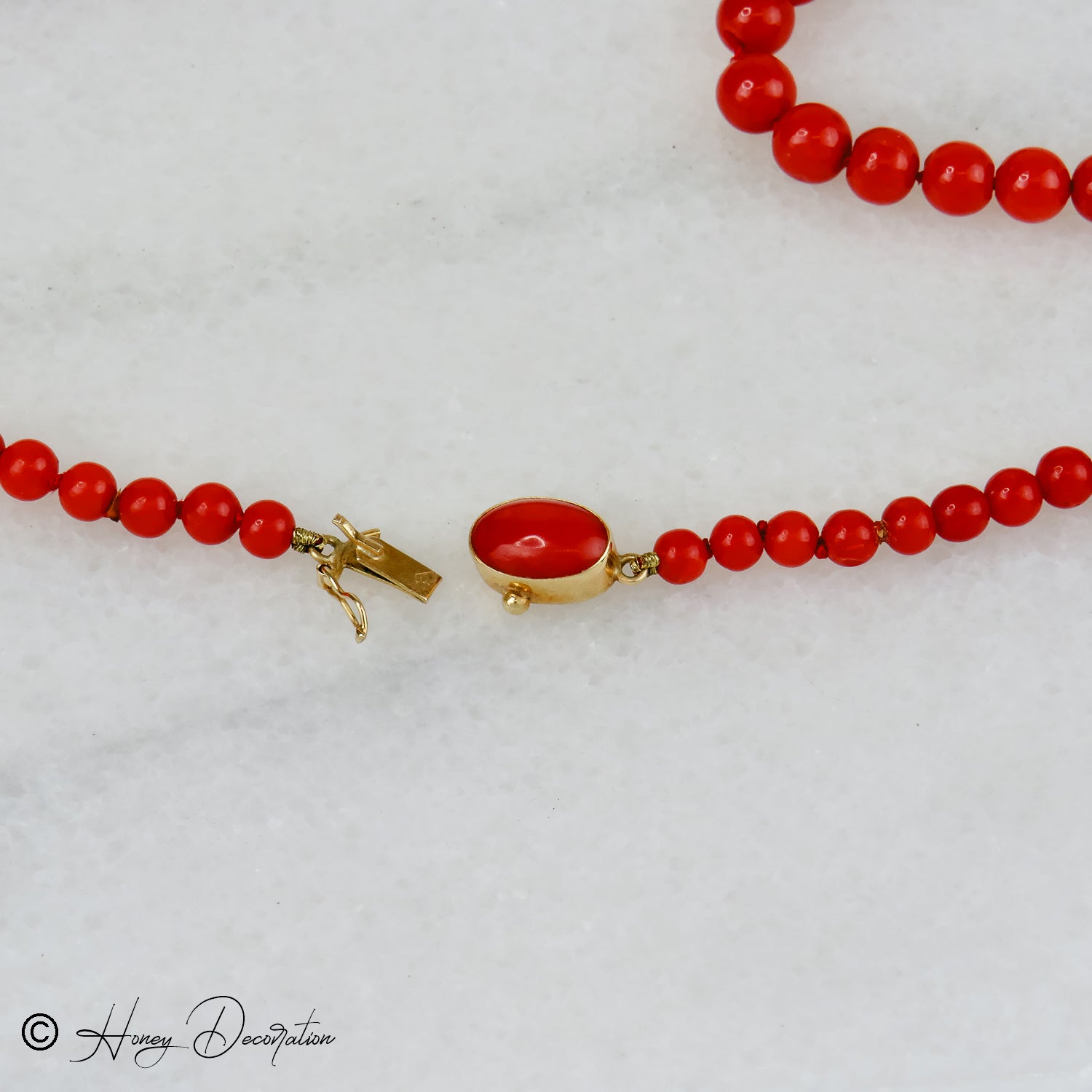 Coral chain with luxurious 18 karat gold closure