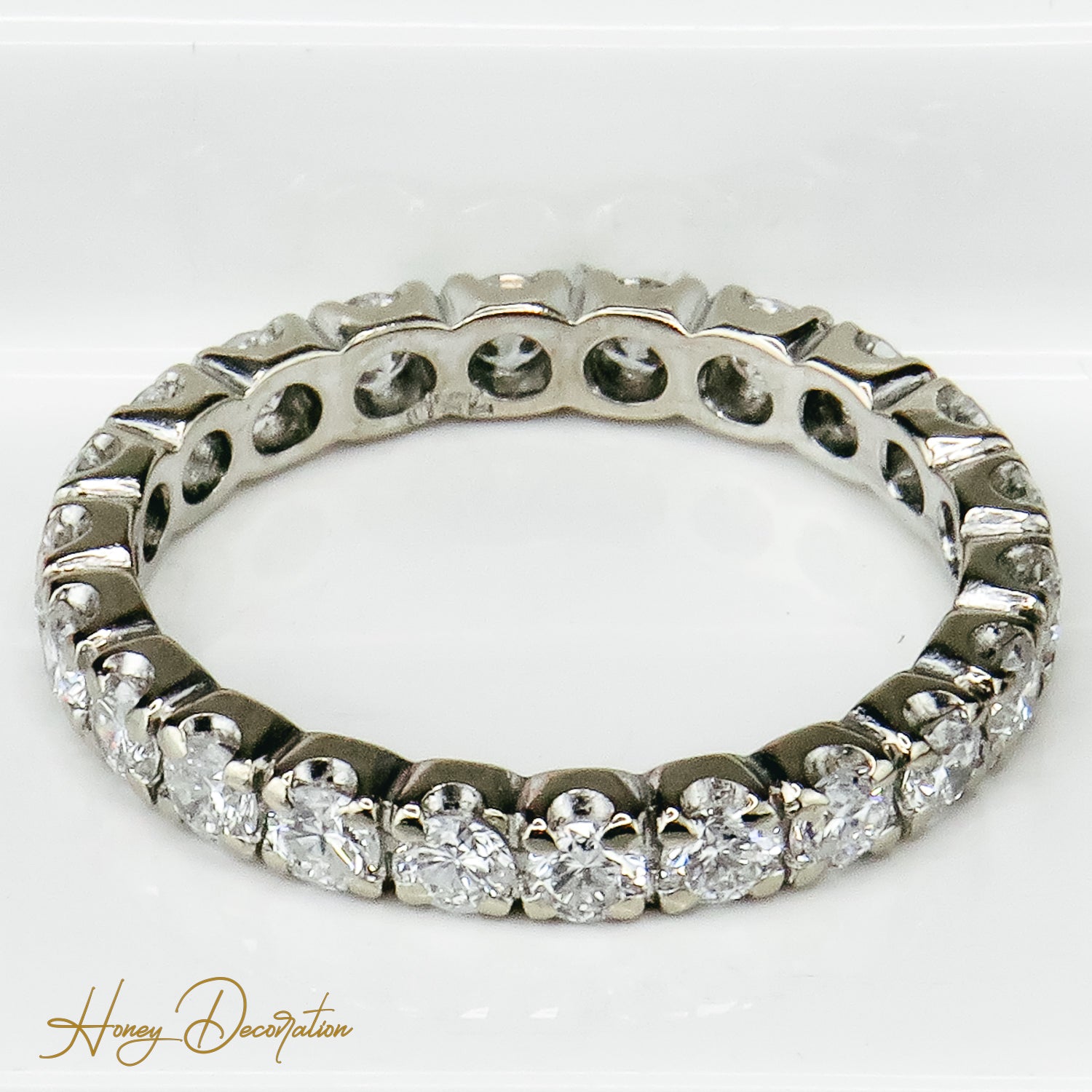 Memoire ring in 750 white gold, timeless beauty
