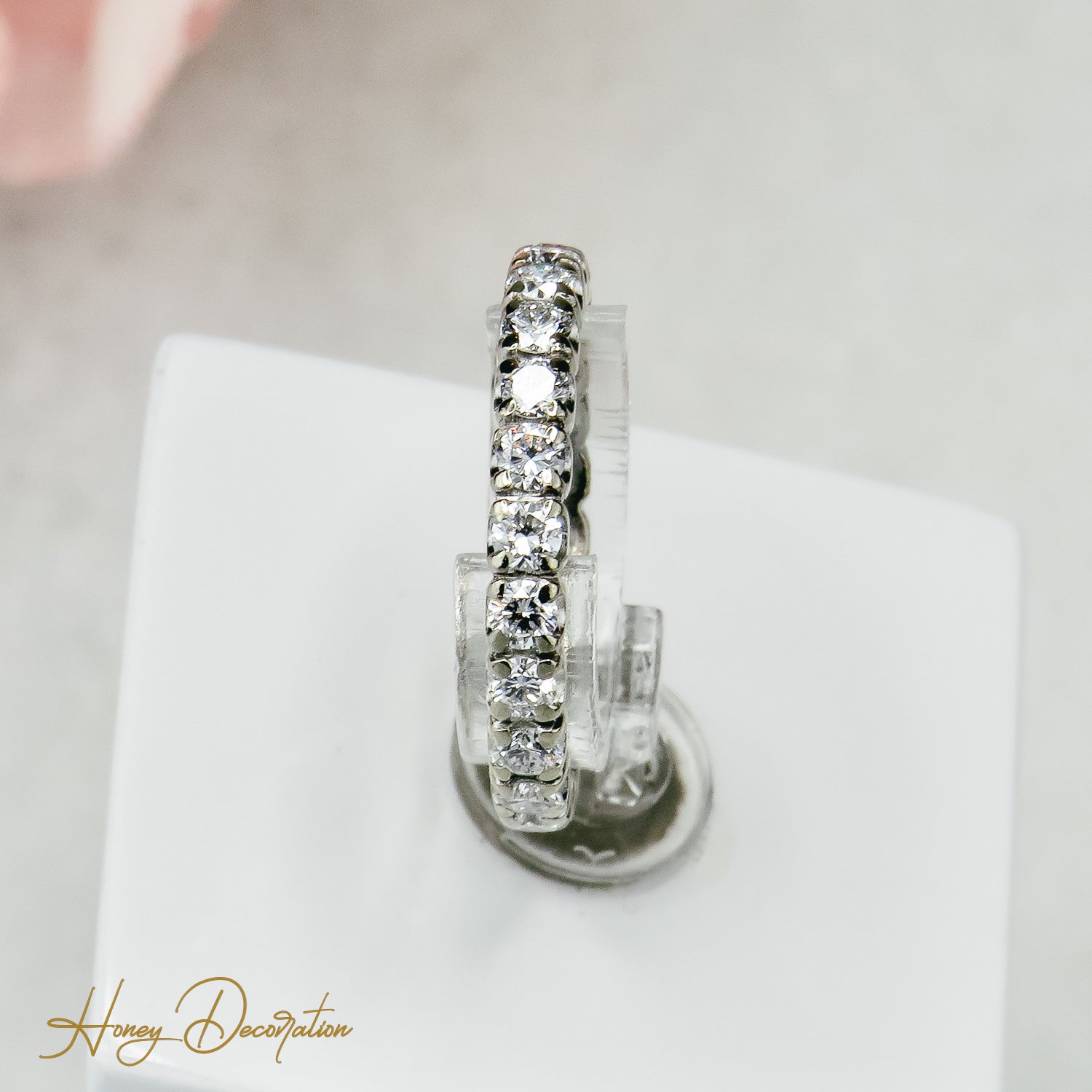 Memoire ring in 750 white gold, timeless beauty