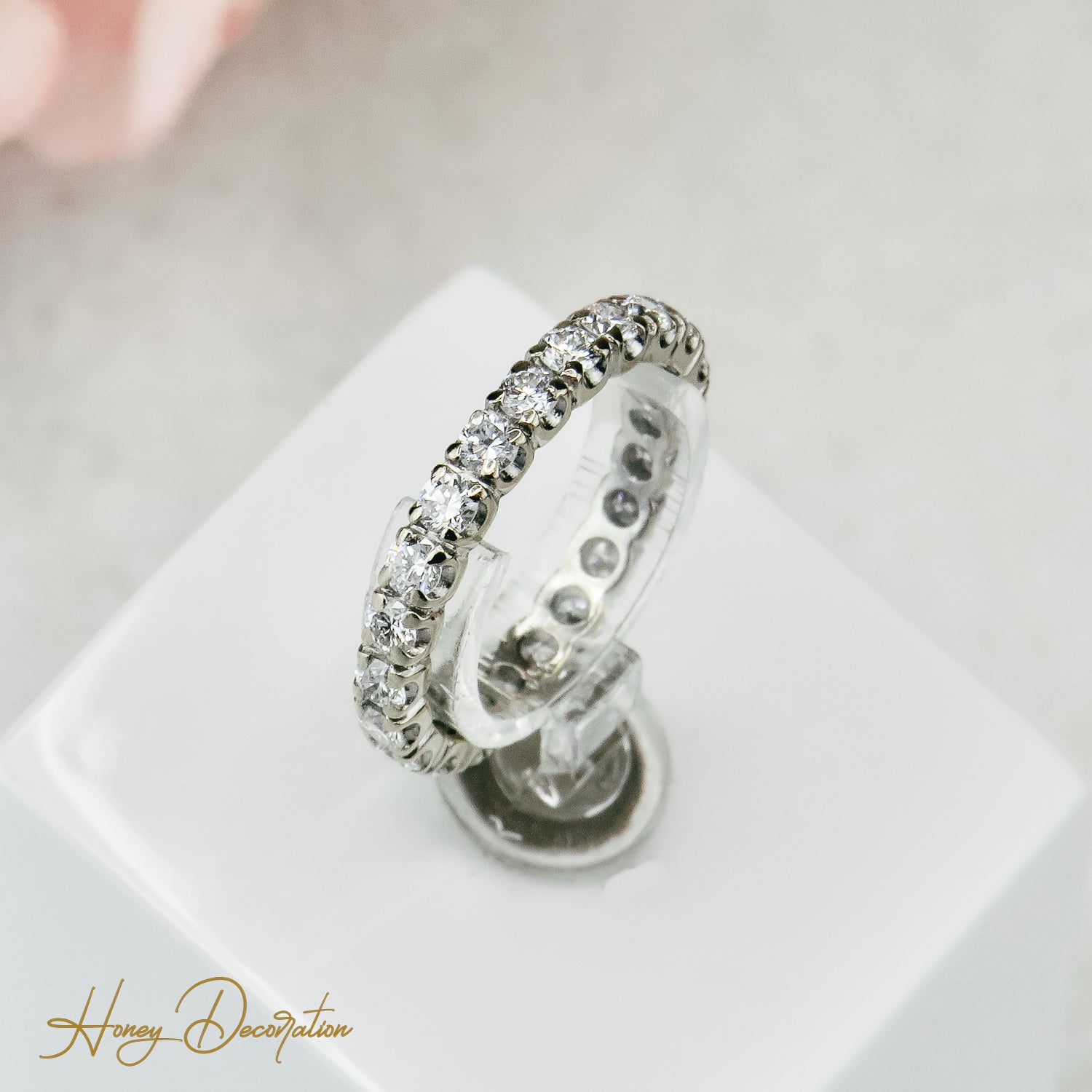 Memoire ring in 750 white gold, timeless beauty