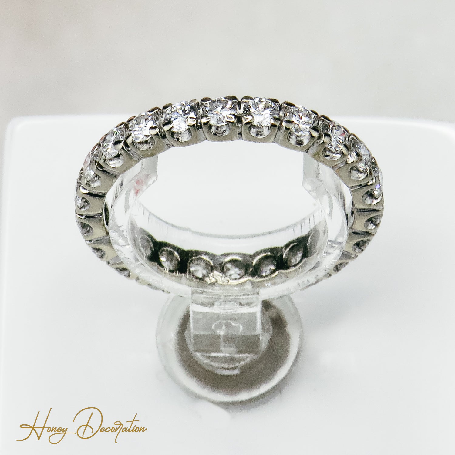 Memoire ring in 750 white gold, timeless beauty