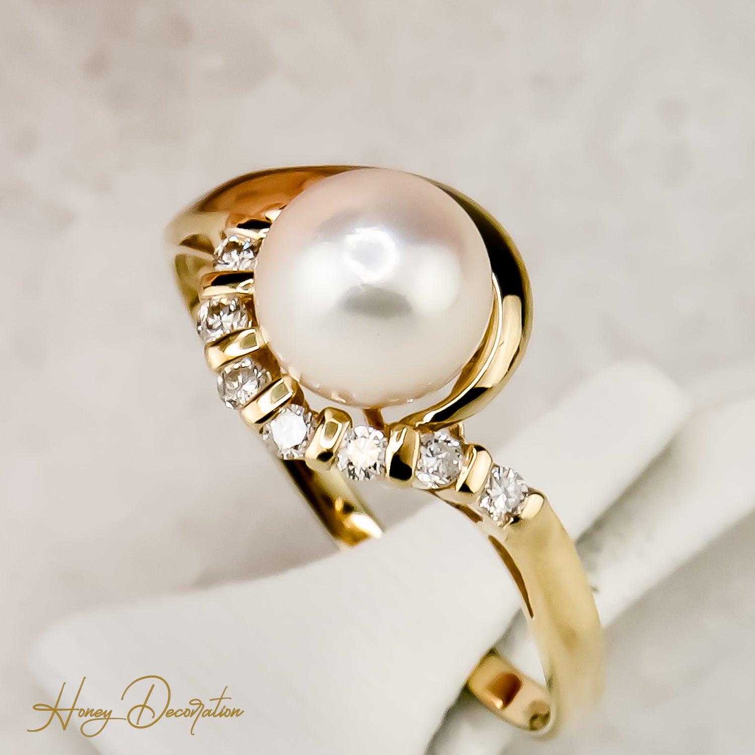 Pearl ring with brilliantly 14 karat gold - classic elegance