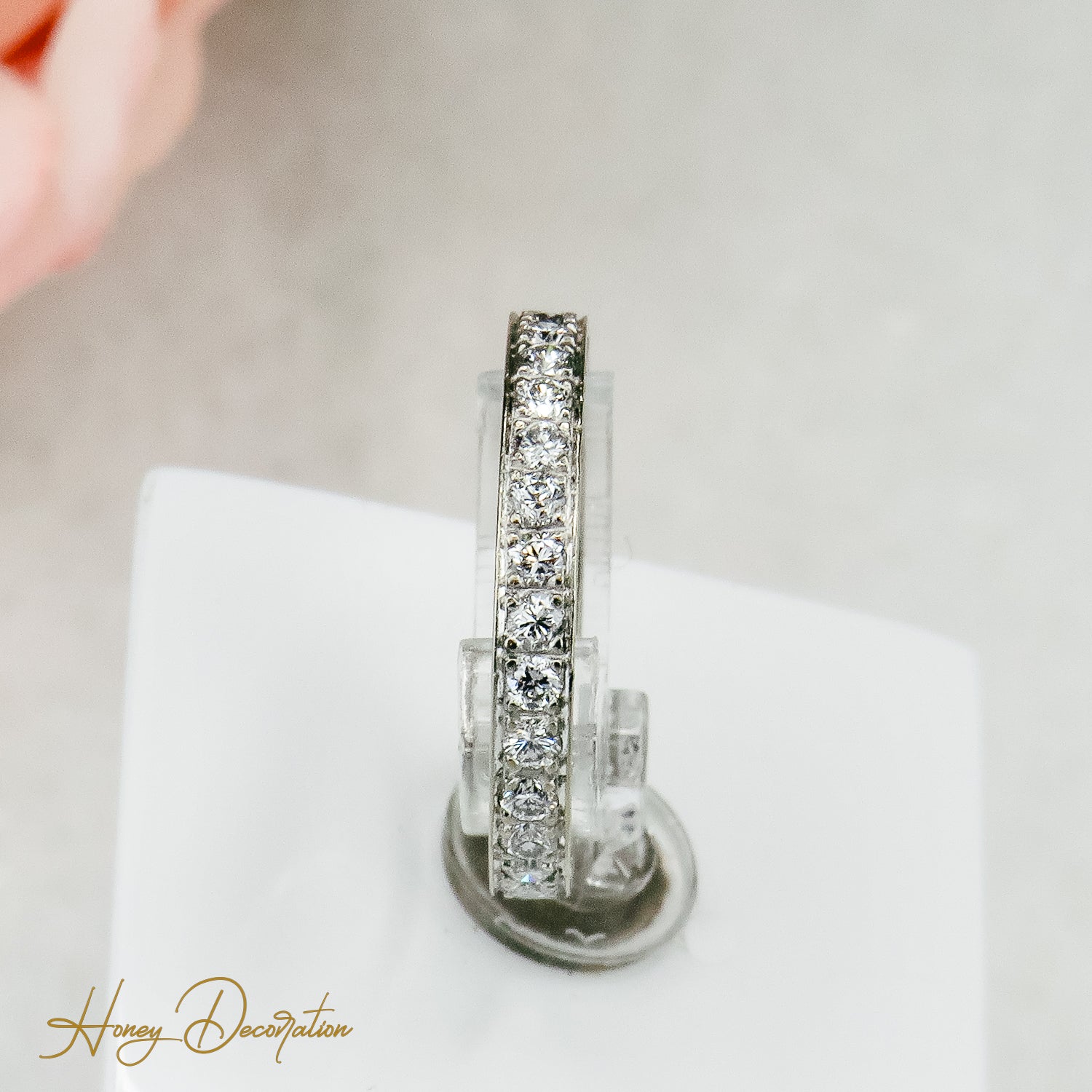 Full memory ring made of 14k white gold