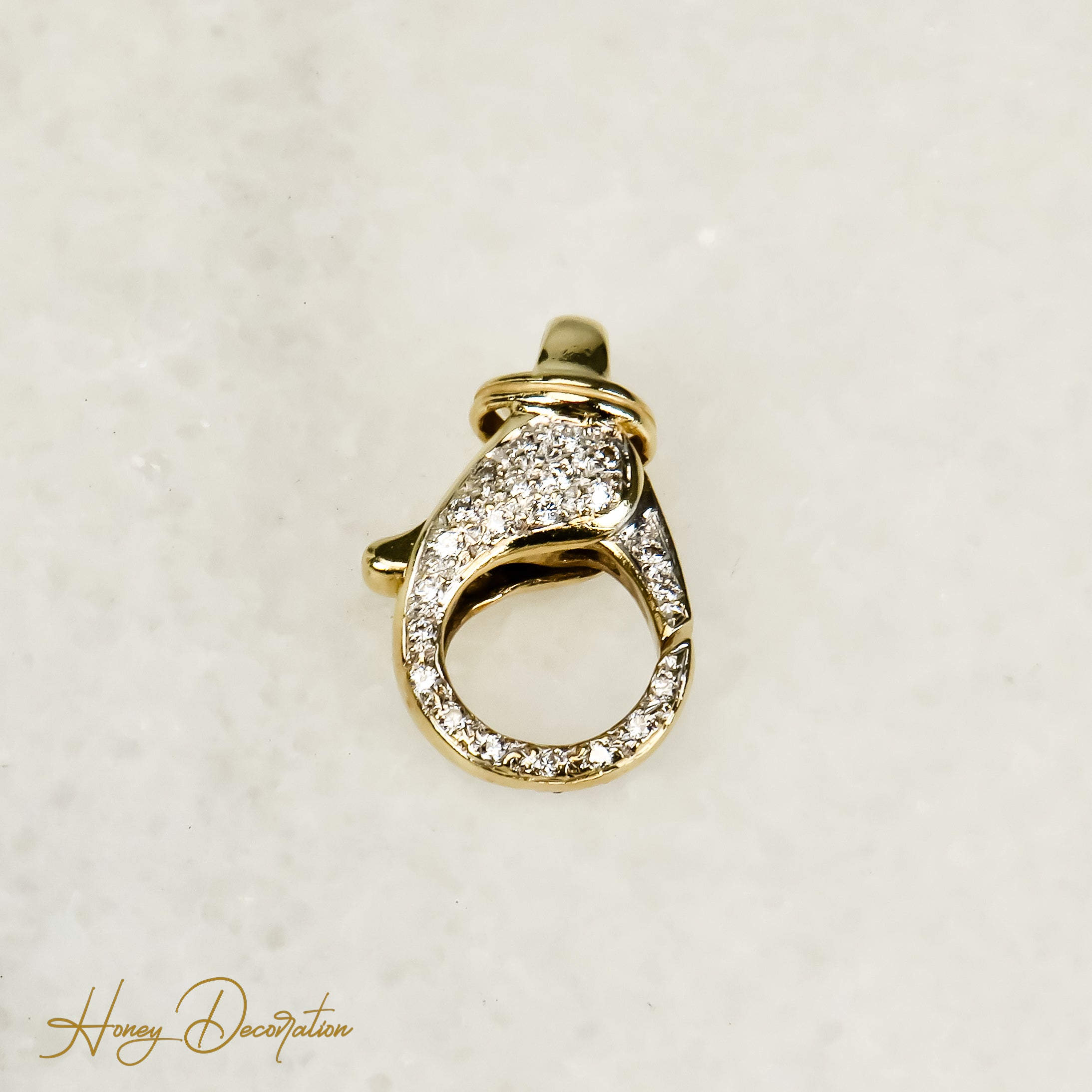 High quality chain closure made of 14 karat gold - safe and beautiful
