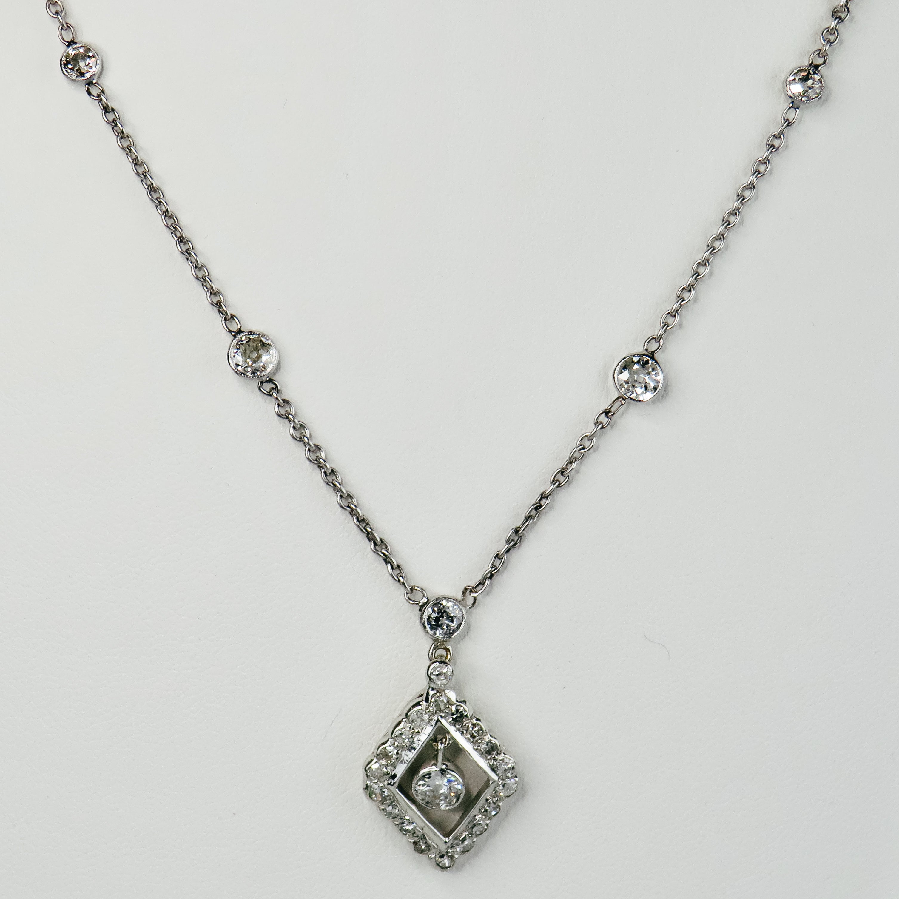 Art Deco Diamant chain made of white gold