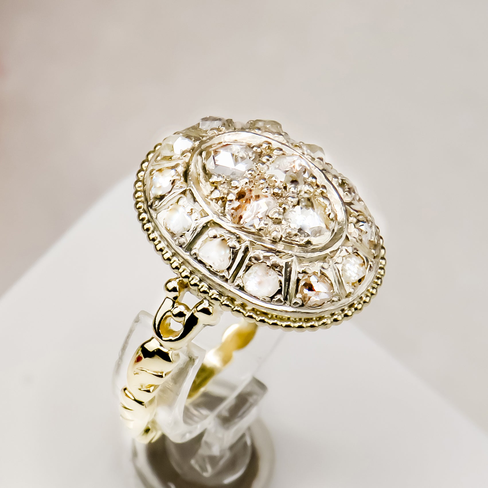 Art Deco diamond ring made of gold with platinum version
