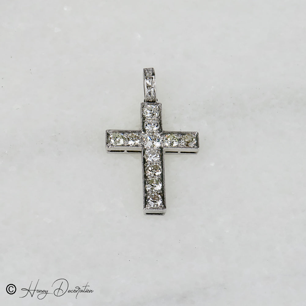 Antique cross trailer made of 14 karat white gold with brilliant