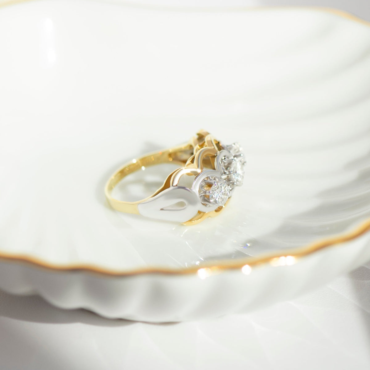 Imposanter Diamantring aus Gelb - und Weißgold - Honey Jewelry