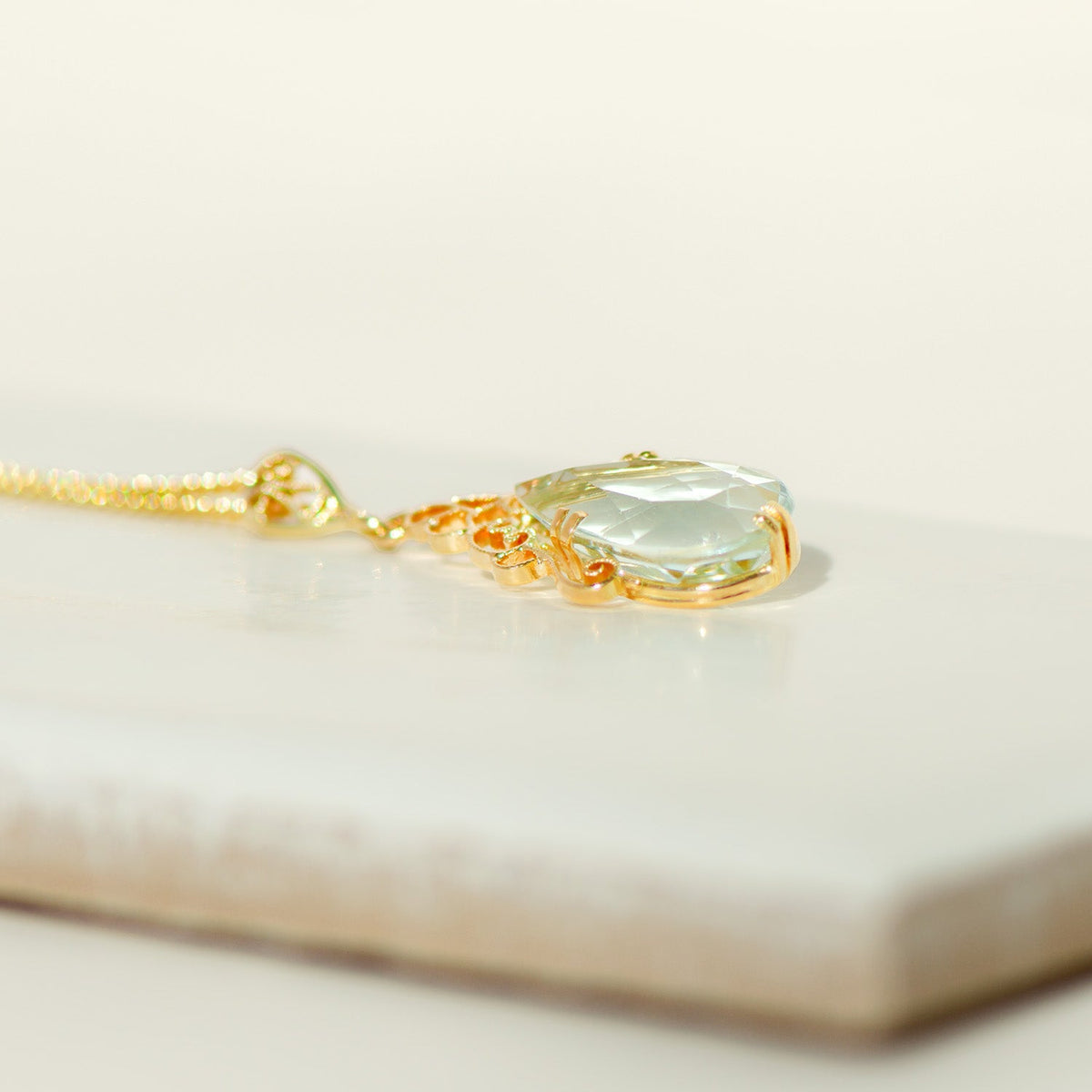 Jugendstil/Art - Déco Kette mit Aquamarin aus Gelbgold – filigraner Vintage Anhänger um 1920 - Honey Jewelry