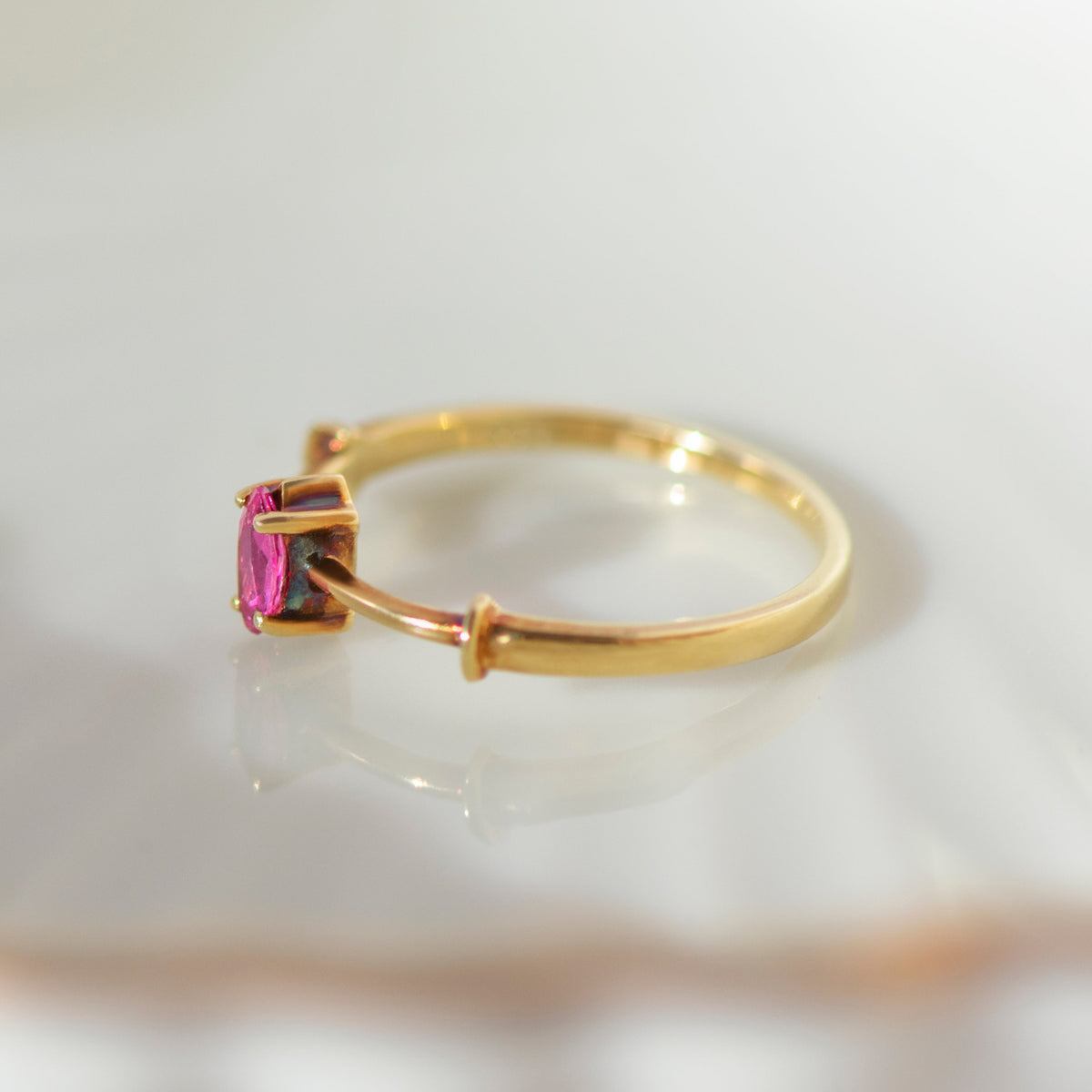 Mid-Century Rubin-Navette-Ring aus 585er Gelbgold