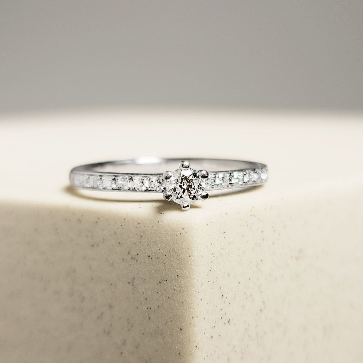 Platinring mit Brillanten – Höchste Eleganz - Honey Jewelry