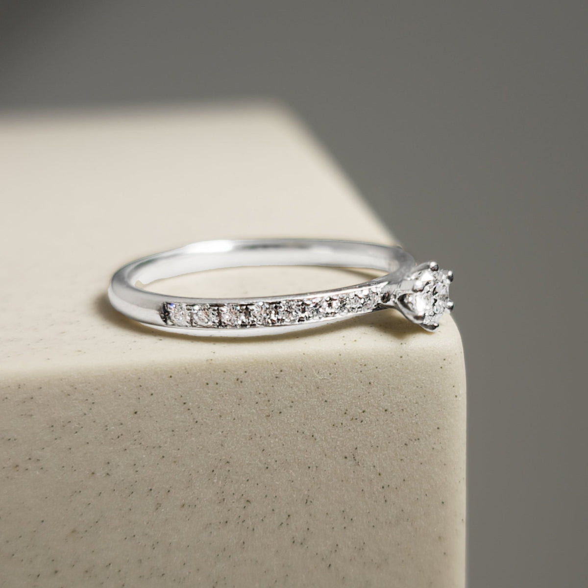 Platinring mit Brillanten – Höchste Eleganz - Honey Jewelry