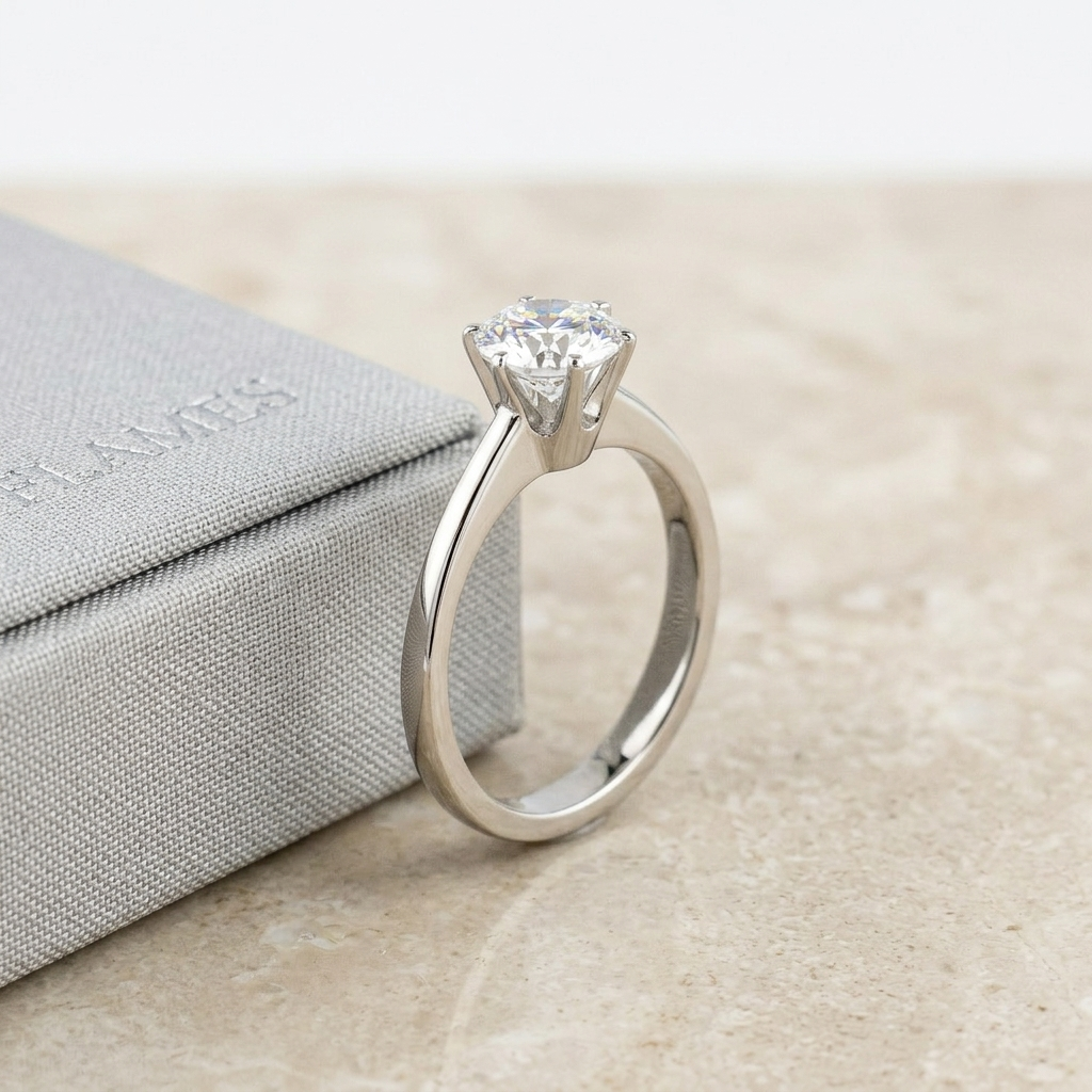 Magnificent white gold engagement ring with brilliant solitaire