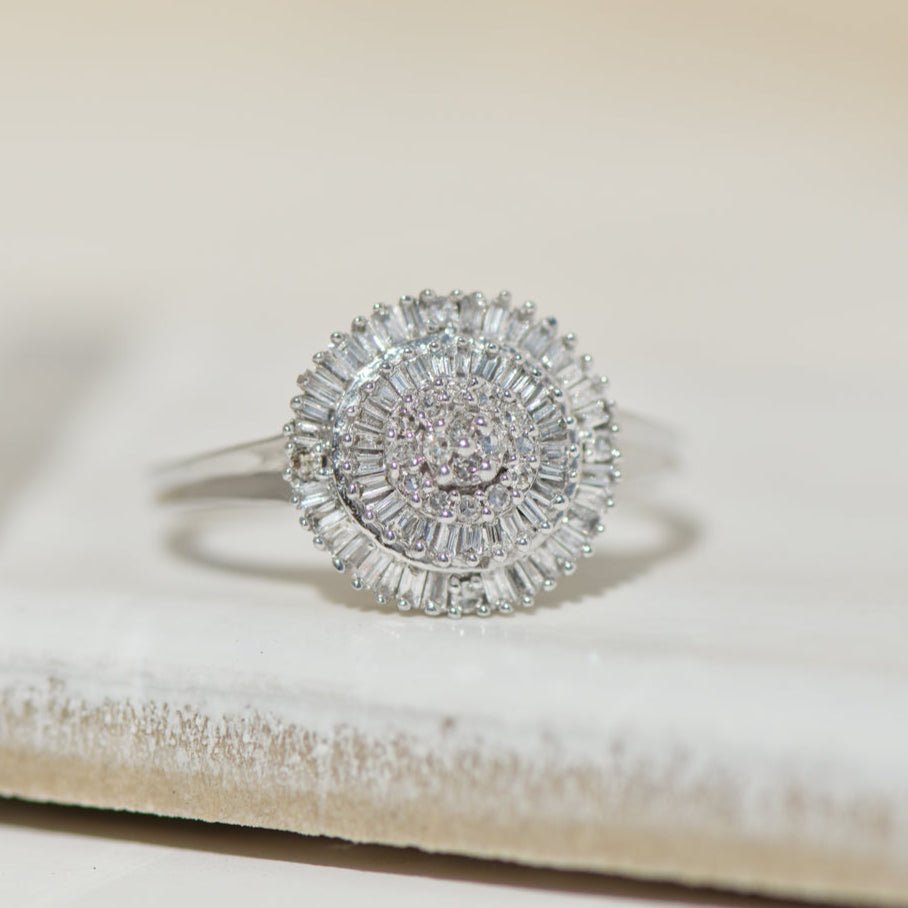 Ring aus 14K Weißgold mit 85 Diamanten – Kreis aus Licht & Luxus - Honey Jewelry