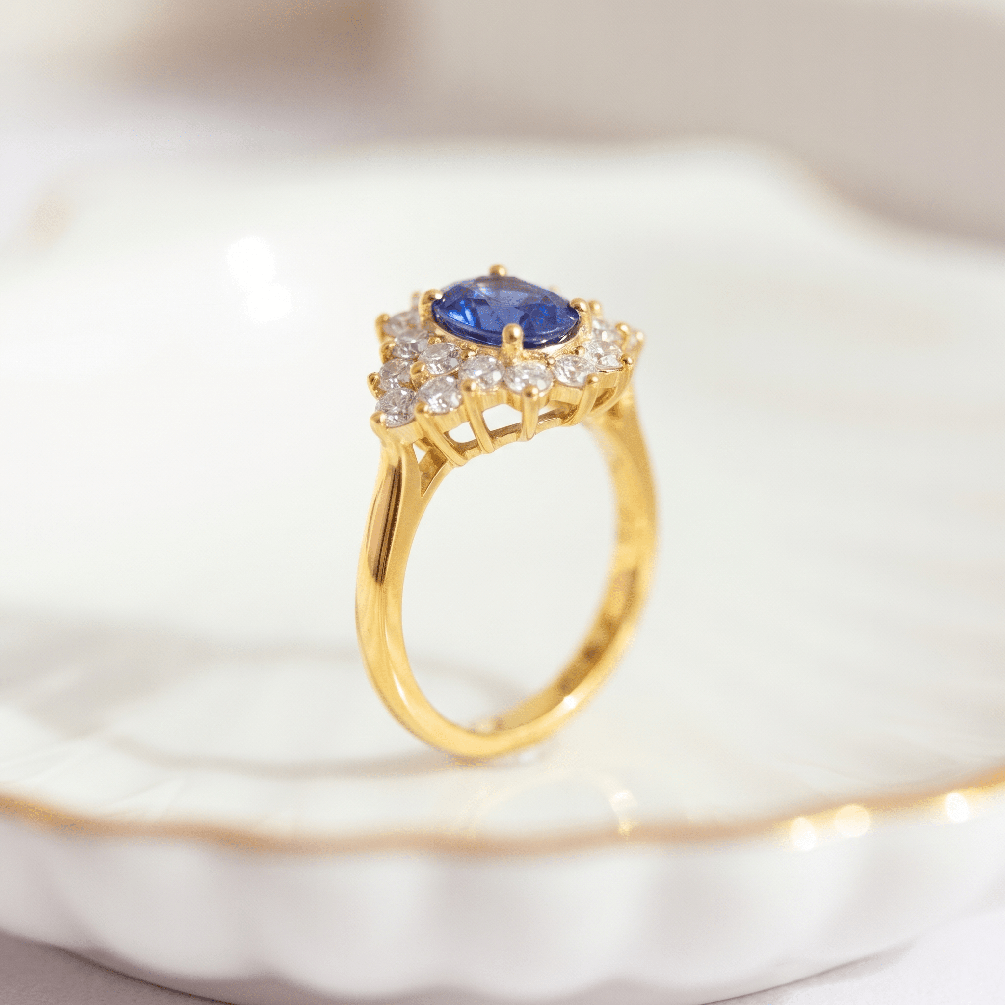 Saphir Diamantring aus 750 Gelbgold mit Sternrosette - Honey Jewelry