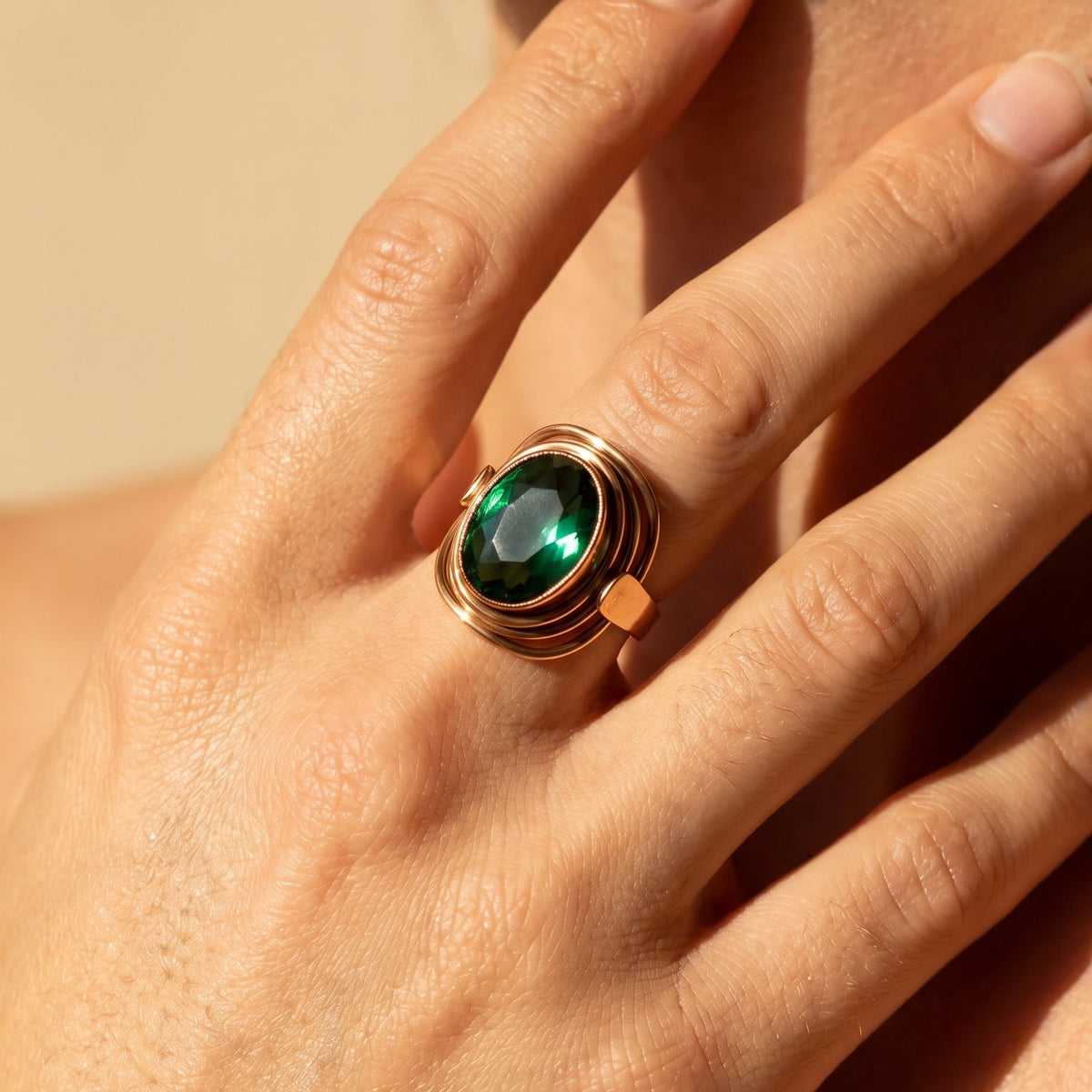Space Age Turmalin Ring aus Gelbgold - Honey Jewelry