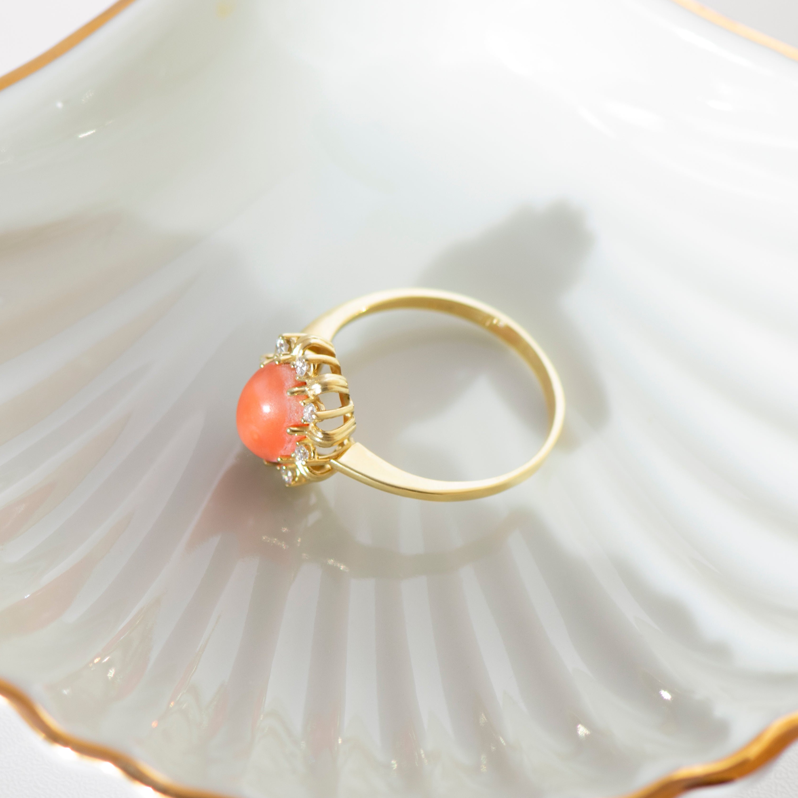 Vintage Korallen-Diamant-Ring aus 585er Gelbgold