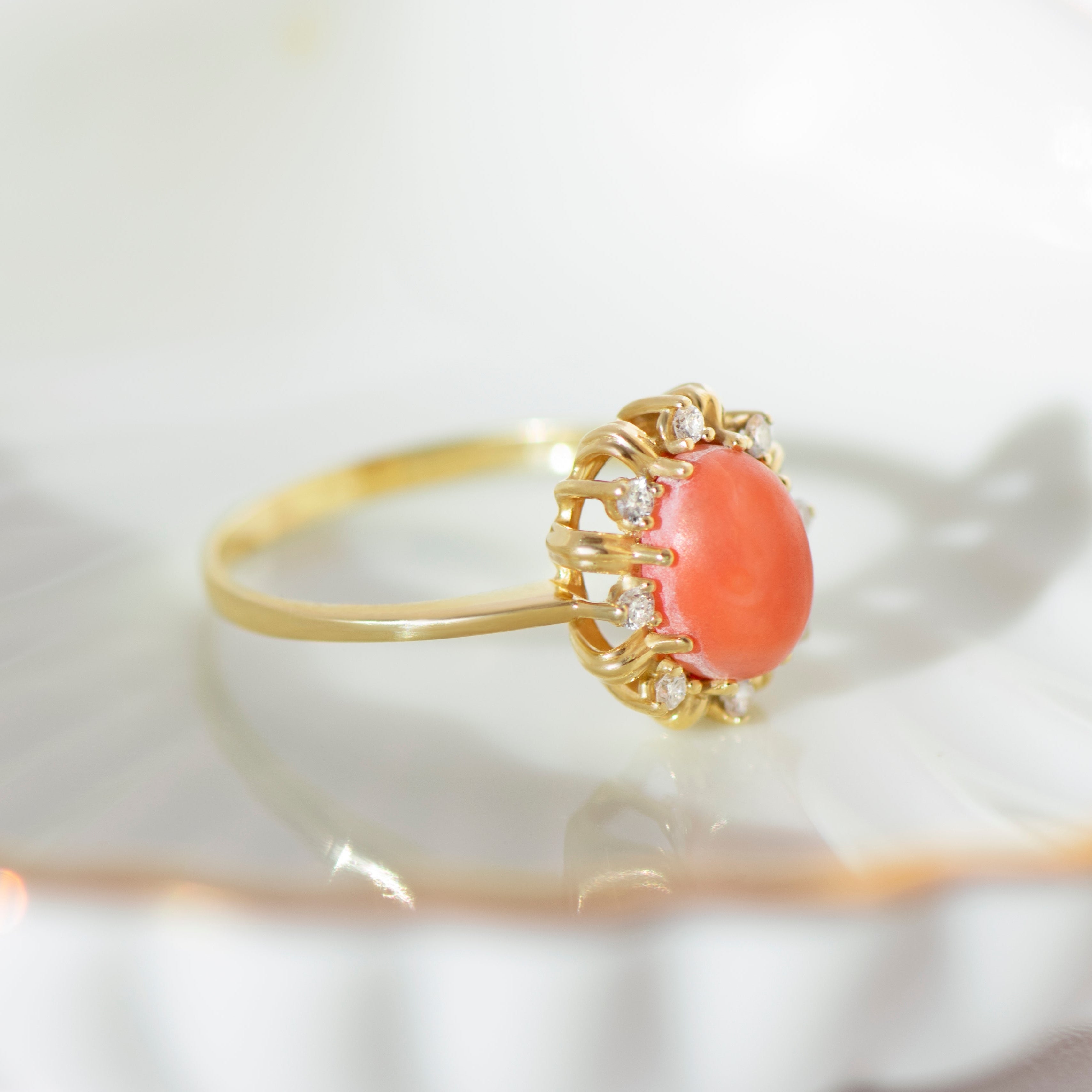 Vintage Korallen-Diamant-Ring aus 585er Gelbgold