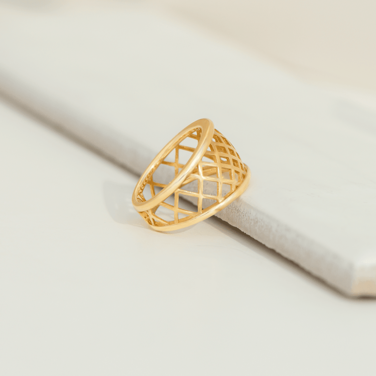 Vintage Ring mit durchbrochener Schiene aus 750er Gelbgold - Honey Jewelry