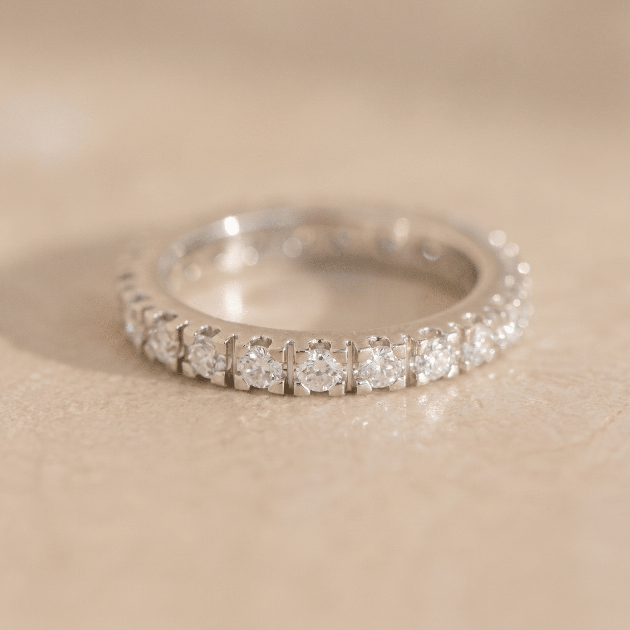 Vollmemory-Ring – 14K Weißgold 21 Diamanten 0,63 ct - Honey Jewelry
