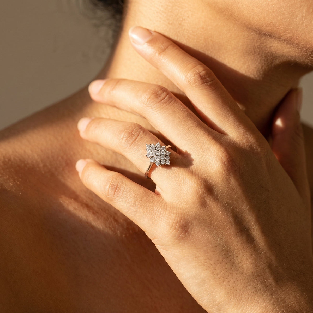 Weißgold-Diamantring in Navetteform