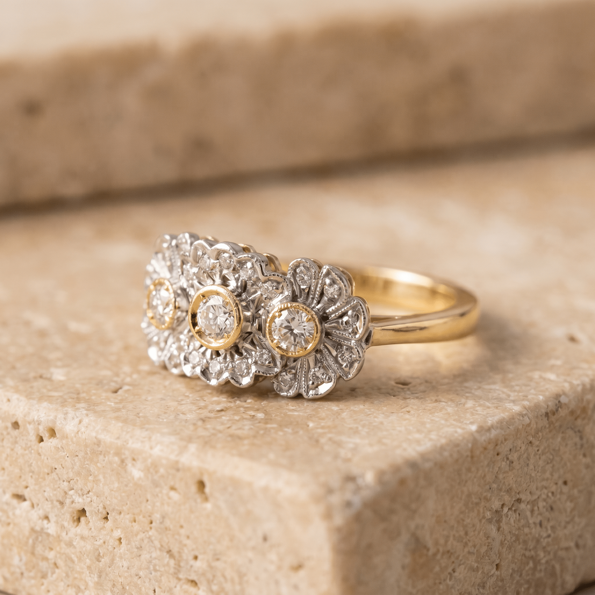 Zauberhafter Art Déco Ring mit Brillanten - Honey Jewelry