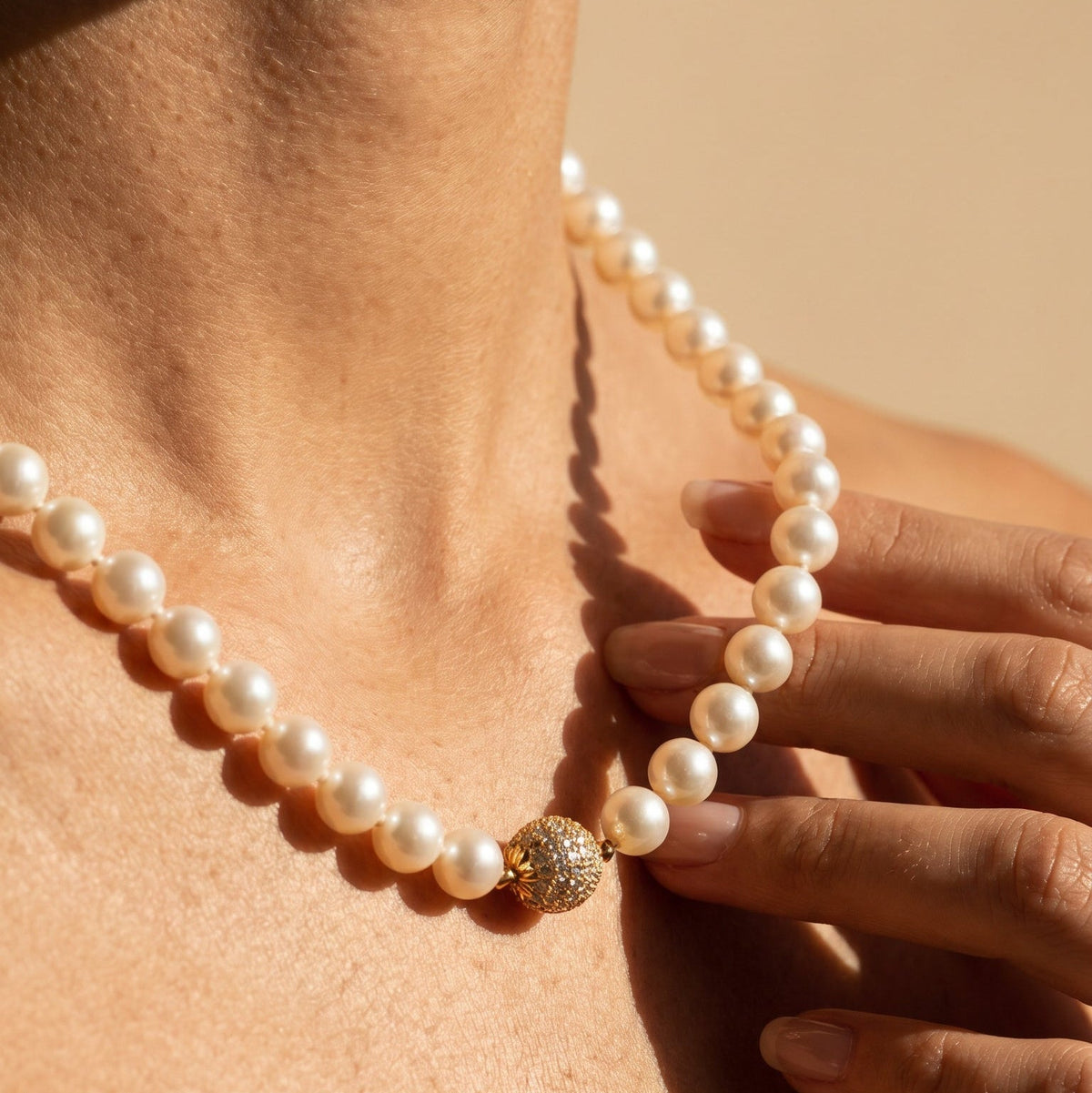 Zuchtperlenkette mit Diamant Kugelschließe aus 585 Gold - Honey Jewelry