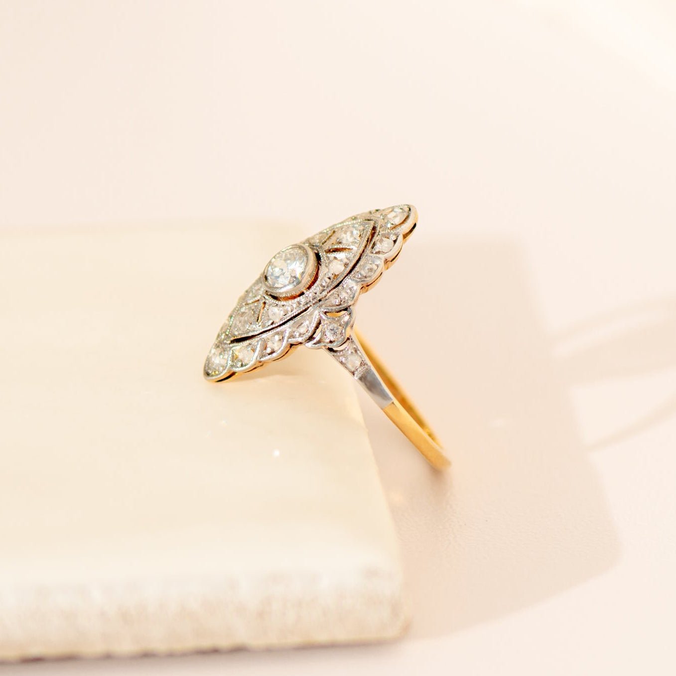 Antiker Diamantring aus 10 Karat Gelbgold | frühes 20. Jahrhundert - Honey Jewelry