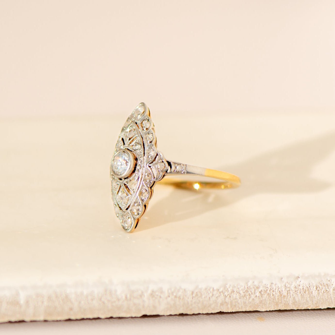 Antiker Diamantring aus 10 Karat Gelbgold | frühes 20. Jahrhundert - Honey Jewelry