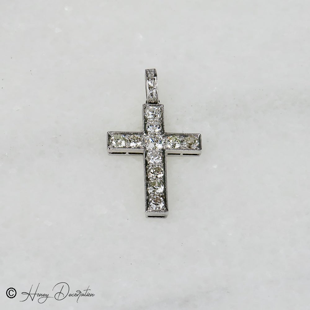 Antiker Kreuzanhänger aus 14 Karat Weißgold mit Diamanten - Honey Jewelry