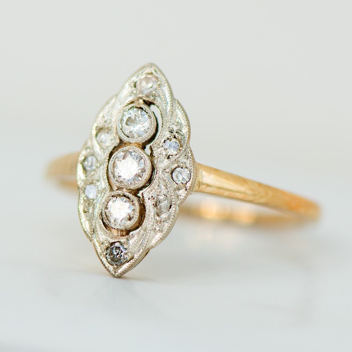 Antiker Navette - Ring mit Diamanten im Achtkantschliff aus 585er Gelbgold & Platin - Honey Jewelry