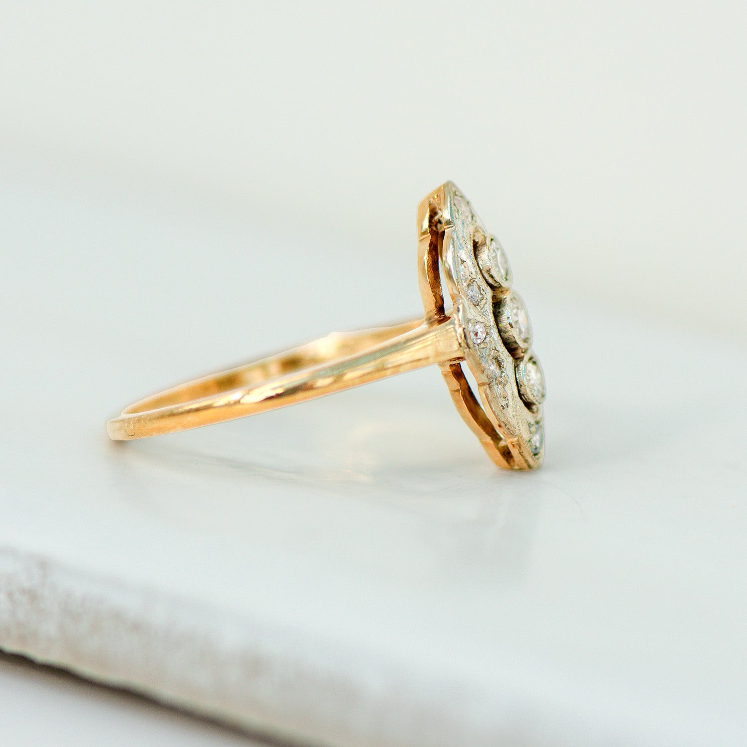 Antiker Navette - Ring mit Diamanten im Achtkantschliff aus 585er Gelbgold & Platin - Honey Jewelry