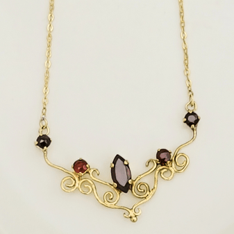 Antikes Collier mit Granaten aus 8 Karat Gold - Honey Jewelry