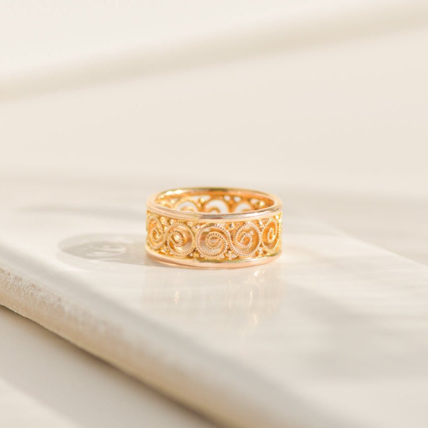 Bandring mit ajourierter Ringschiene aus 14K Gold - Honey Jewelry