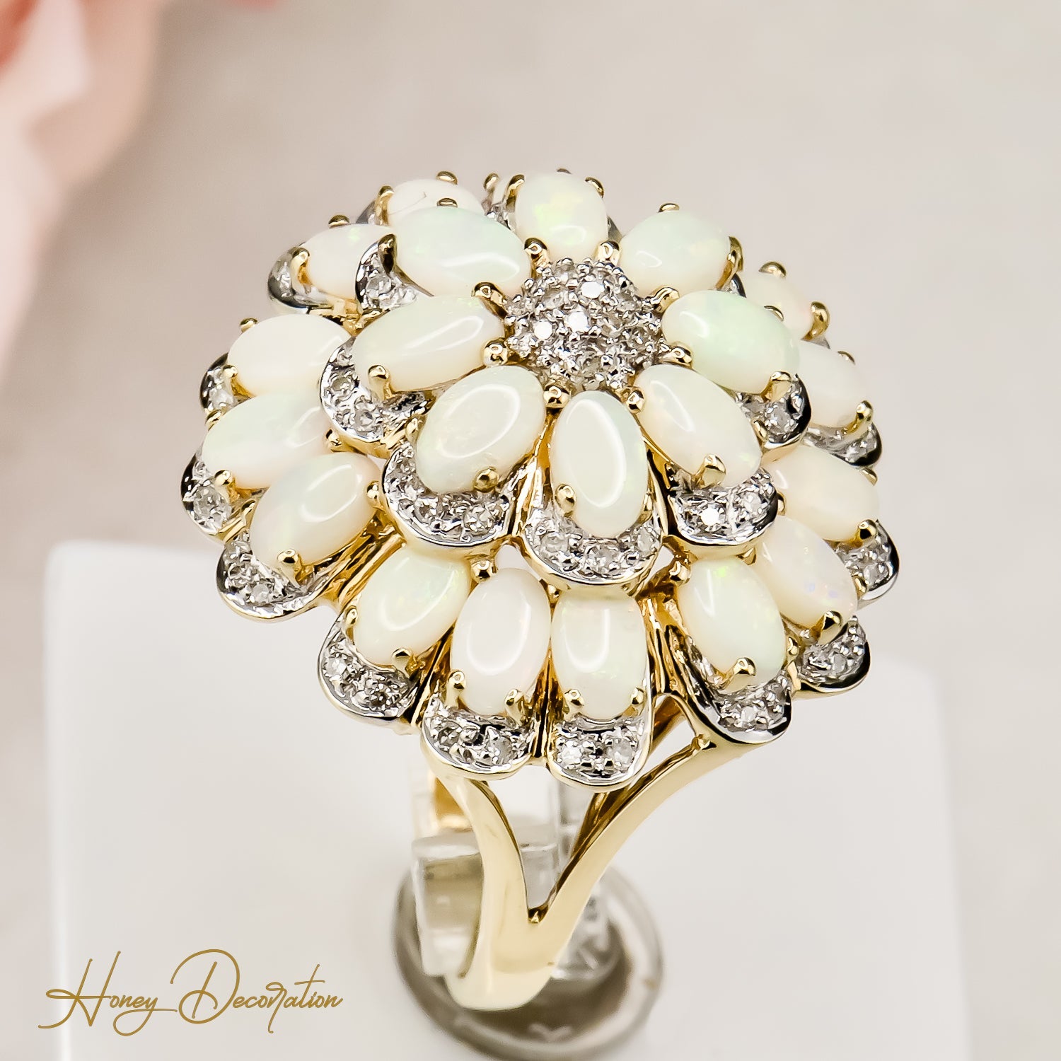 Beeindruckender 14 Karat Blüten - Goldring mit leuchtenden Opalen - Honey Jewelry