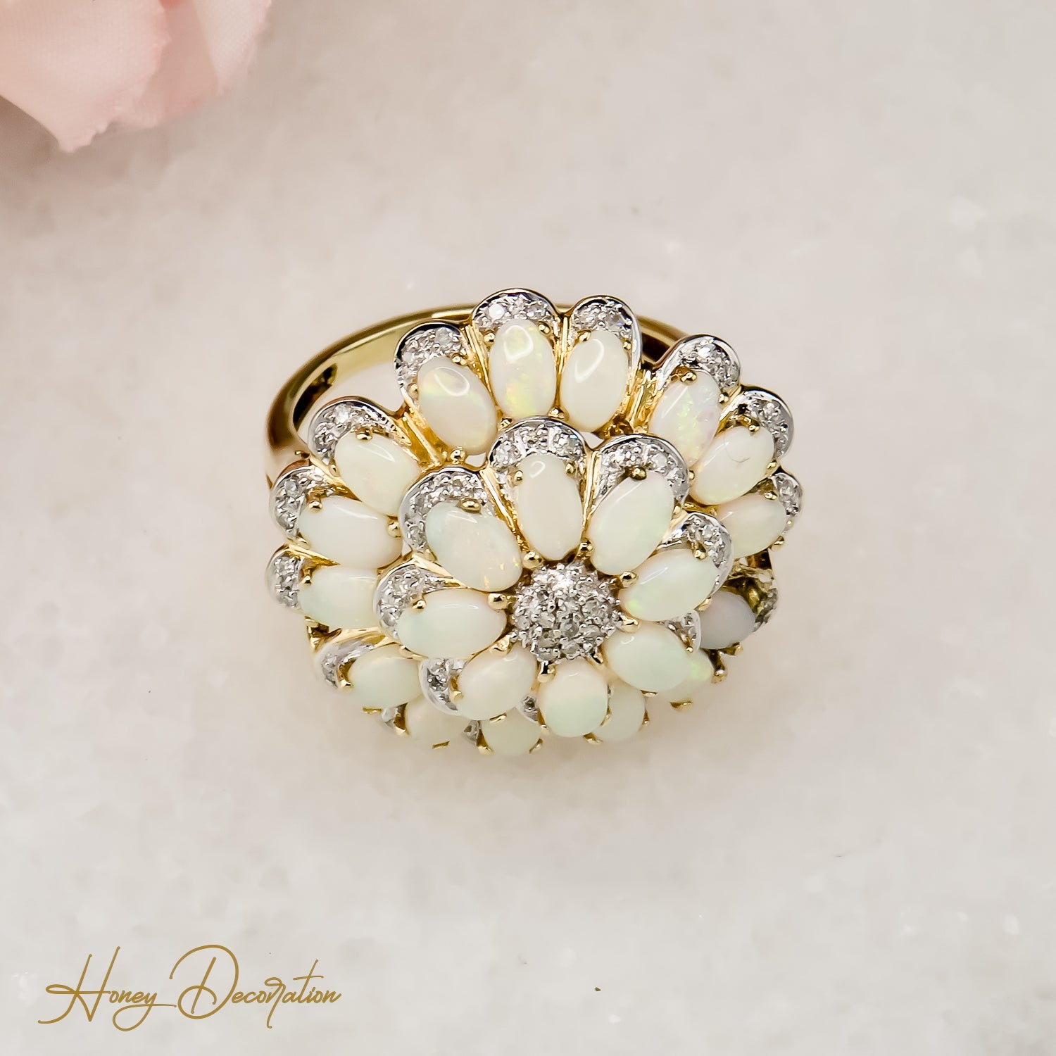 Beeindruckender 14 Karat Blüten - Goldring mit leuchtenden Opalen - Honey Jewelry