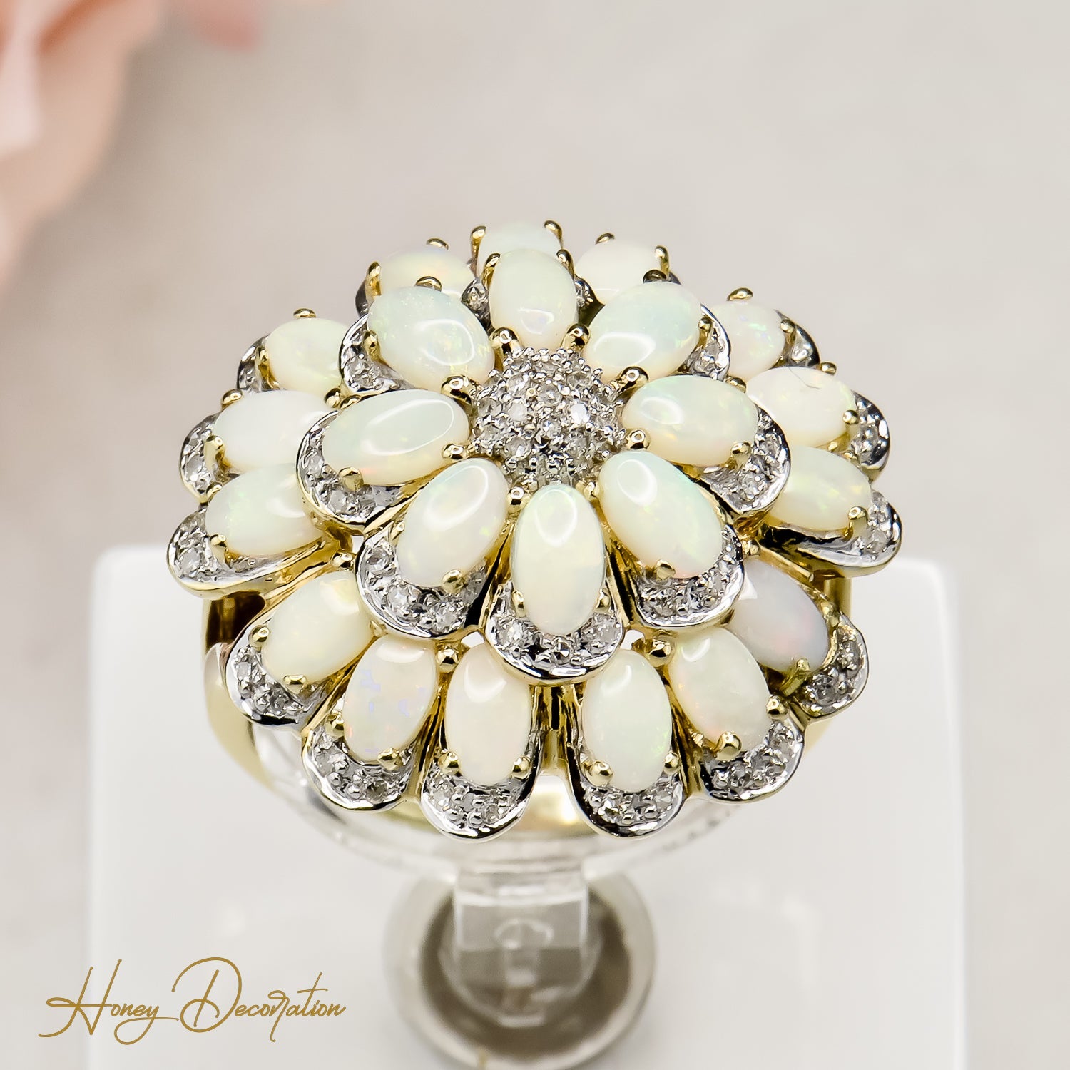 Beeindruckender 14 Karat Blüten - Goldring mit leuchtenden Opalen - Honey Jewelry