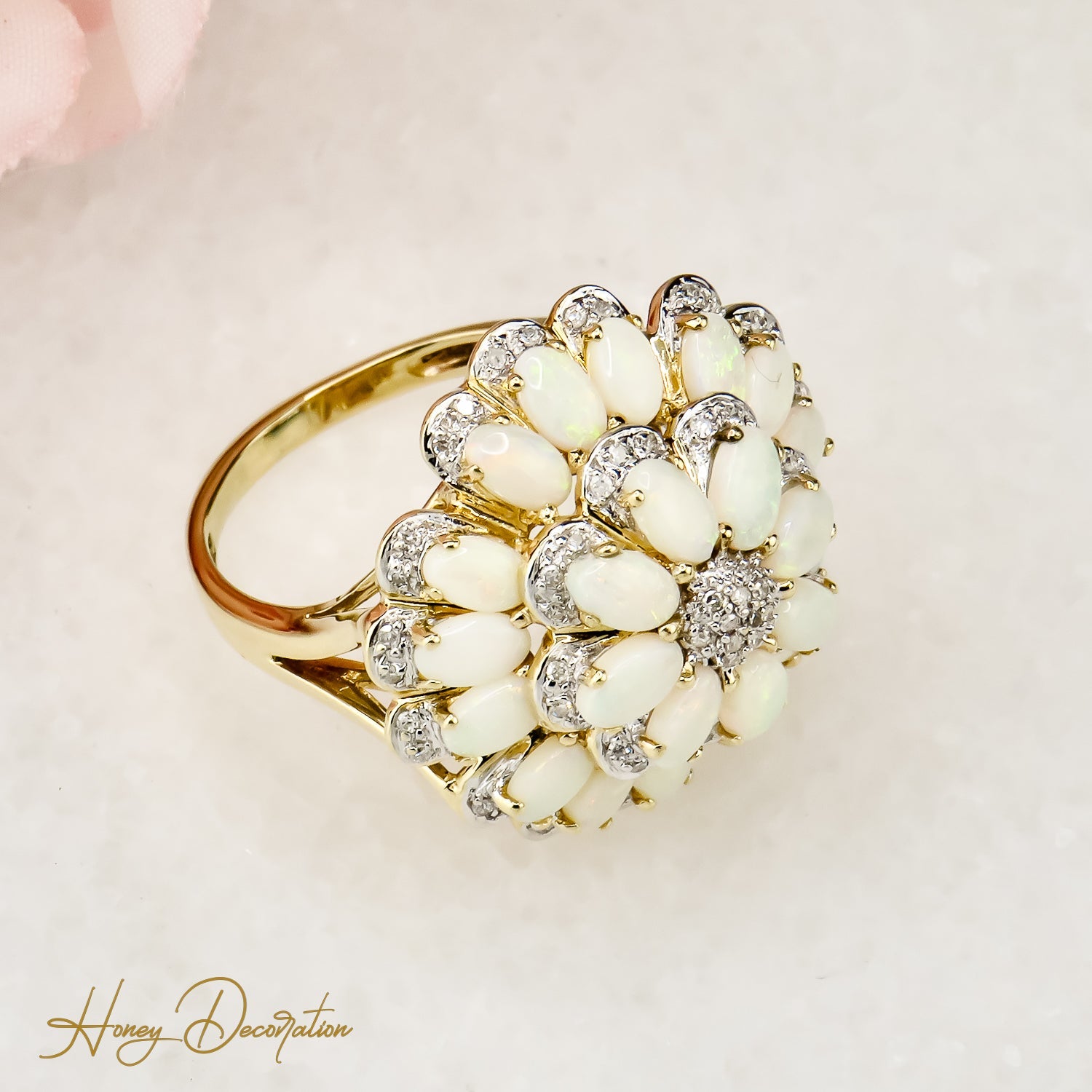 Beeindruckender 14 Karat Blüten - Goldring mit leuchtenden Opalen - Honey Jewelry