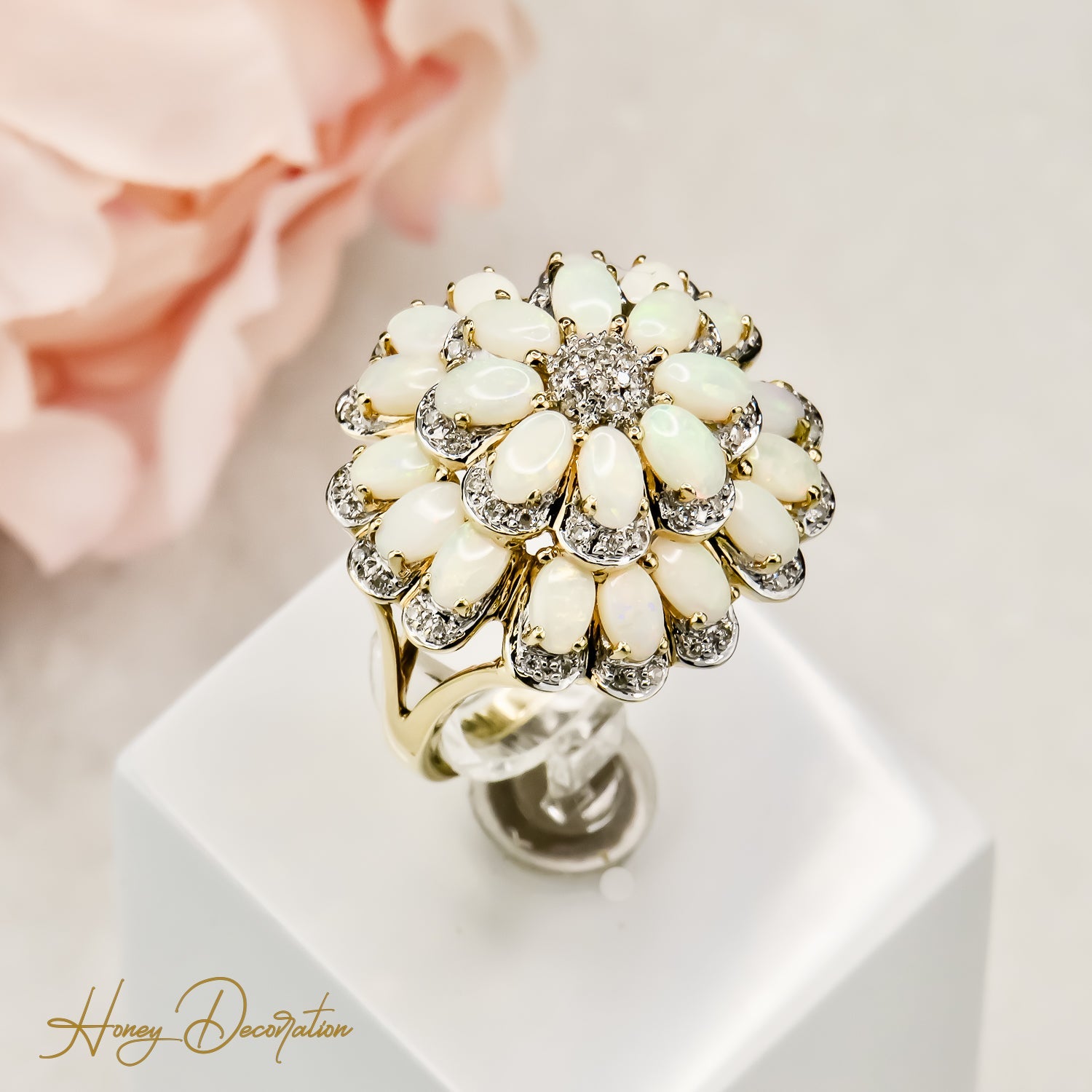 Beeindruckender 14 Karat Blüten - Goldring mit leuchtenden Opalen - Honey Jewelry