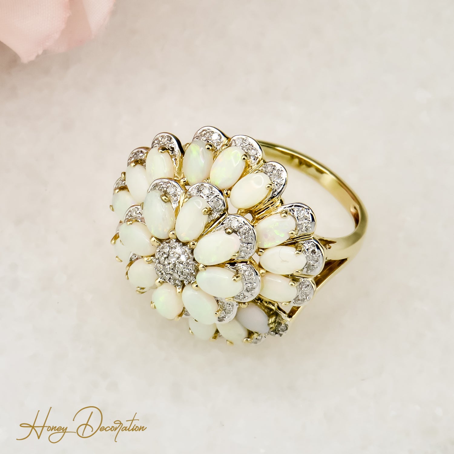 Beeindruckender 14 Karat Blüten - Goldring mit leuchtenden Opalen - Honey Jewelry