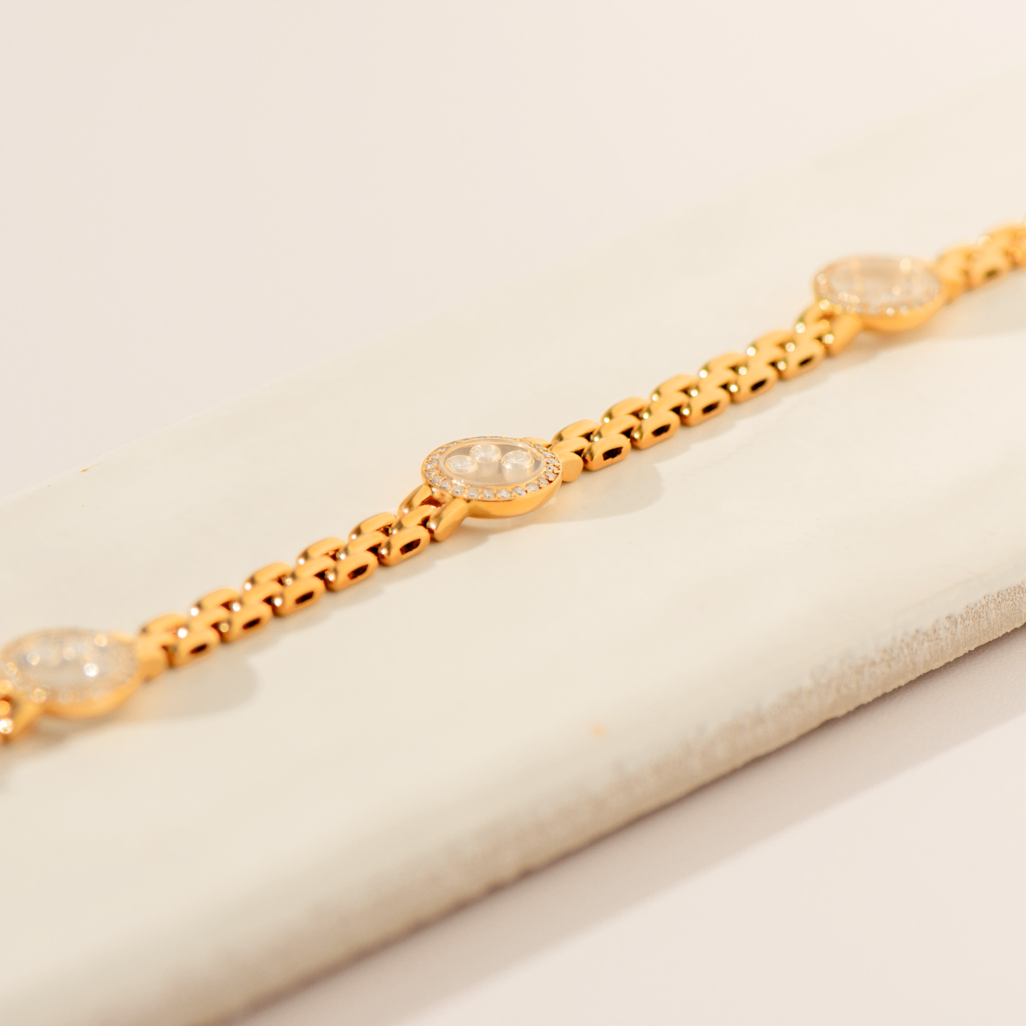 Chopard „Happy Diamonds“ Armband aus 18 Karat Gelbgold | 96 Diamanten & 12 lose Brillanten | 18cm - Honey Jewelry