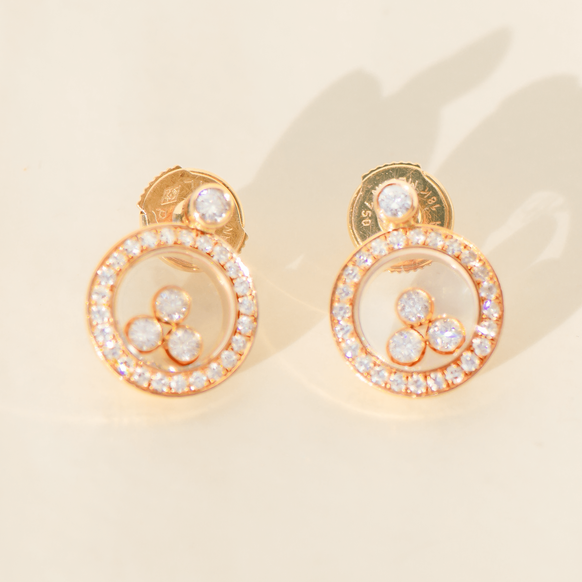 Chopard „Happy Diamonds“ Ohrringe aus 18 Karat Gelbgold | 48 Diamanten + 8 Brillanten | Ø 11,5 mm - Honey Jewelry