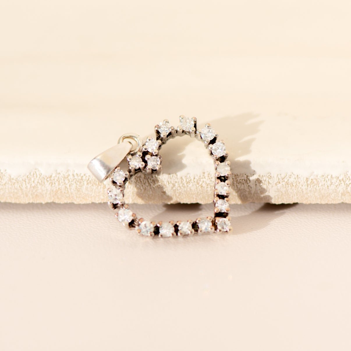 Diamant - Herzanhänger aus 585 Weißgold mit ca. 0,50 ct – klassisches Zeichen der Liebe - Honey Jewelry