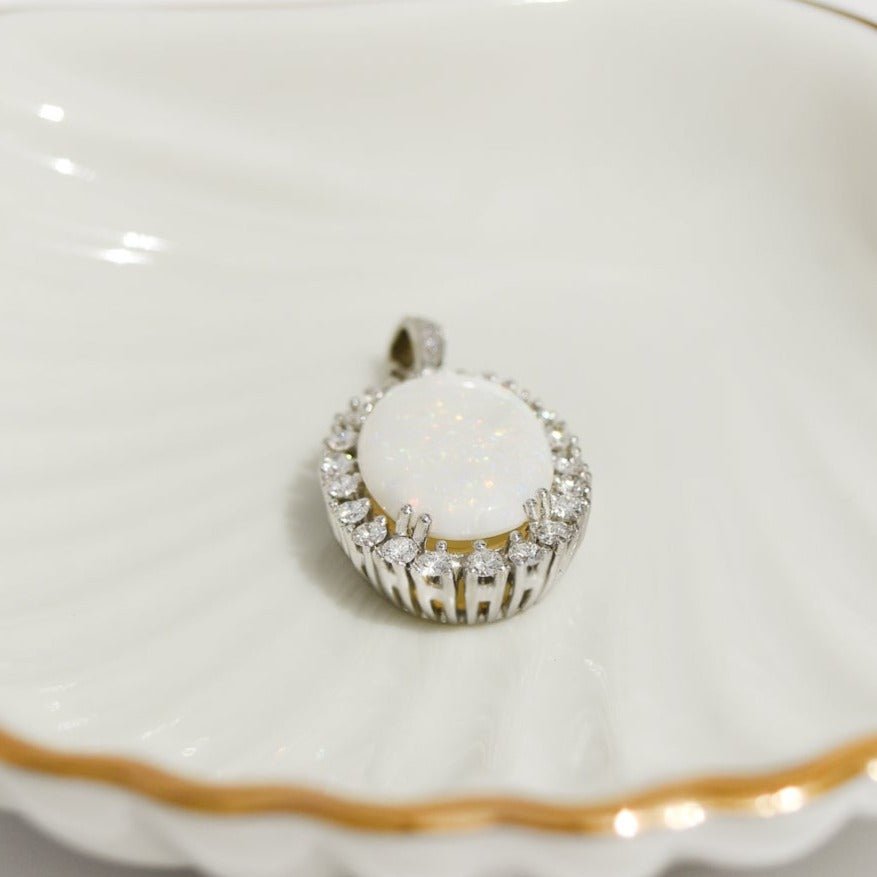 Elfenhafter Opalanhänger – Verzauberte Eleganz - Honey Jewelry