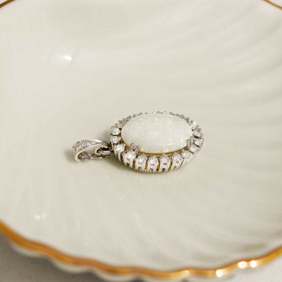 Elfenhafter Opalanhänger – Verzauberte Eleganz - Honey Jewelry